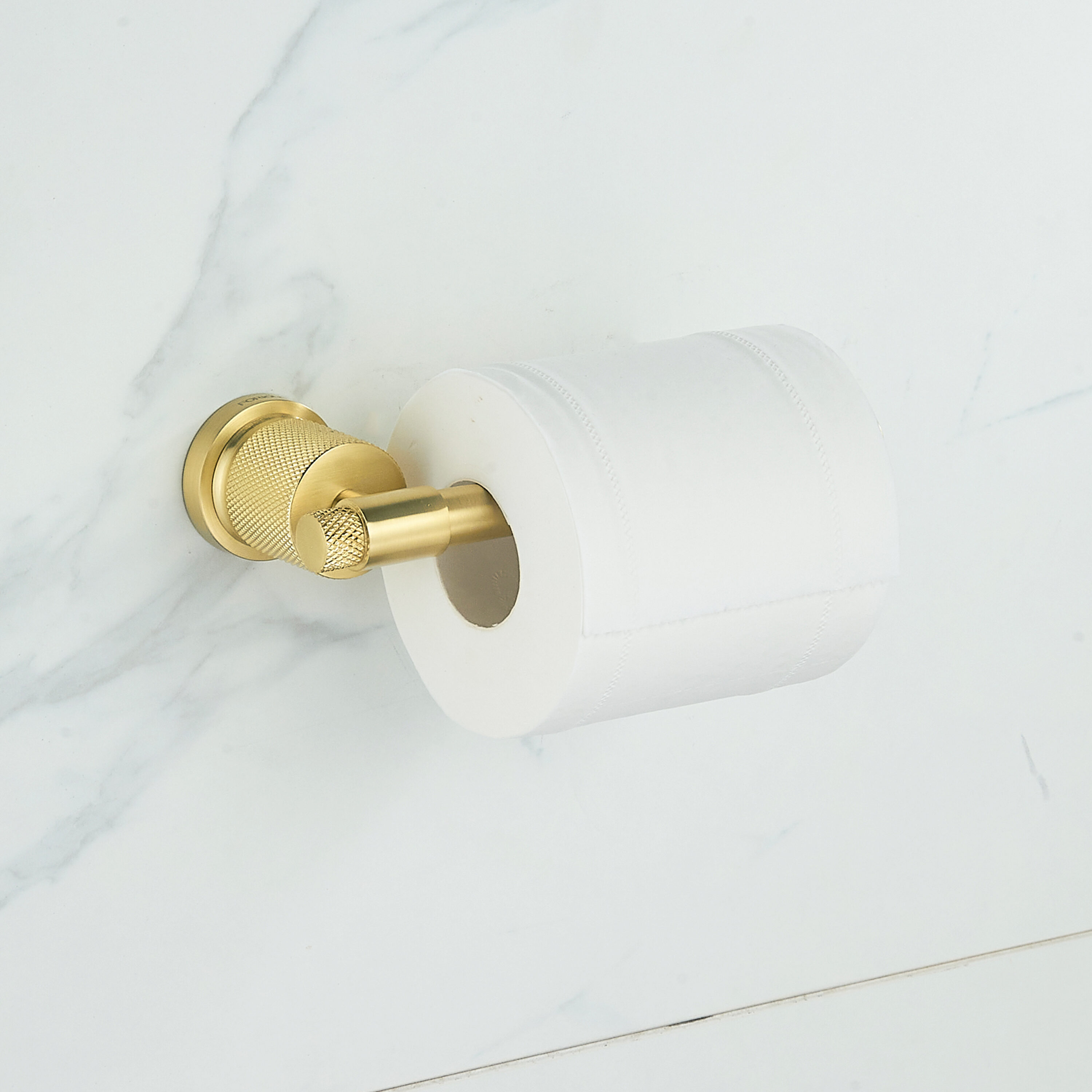 Set de accesorios de baño decorativos en dorado de 4 piezas FORIOUS, que incluye toallero, porta papel higiénico y gancho para batas LL19011G4C.