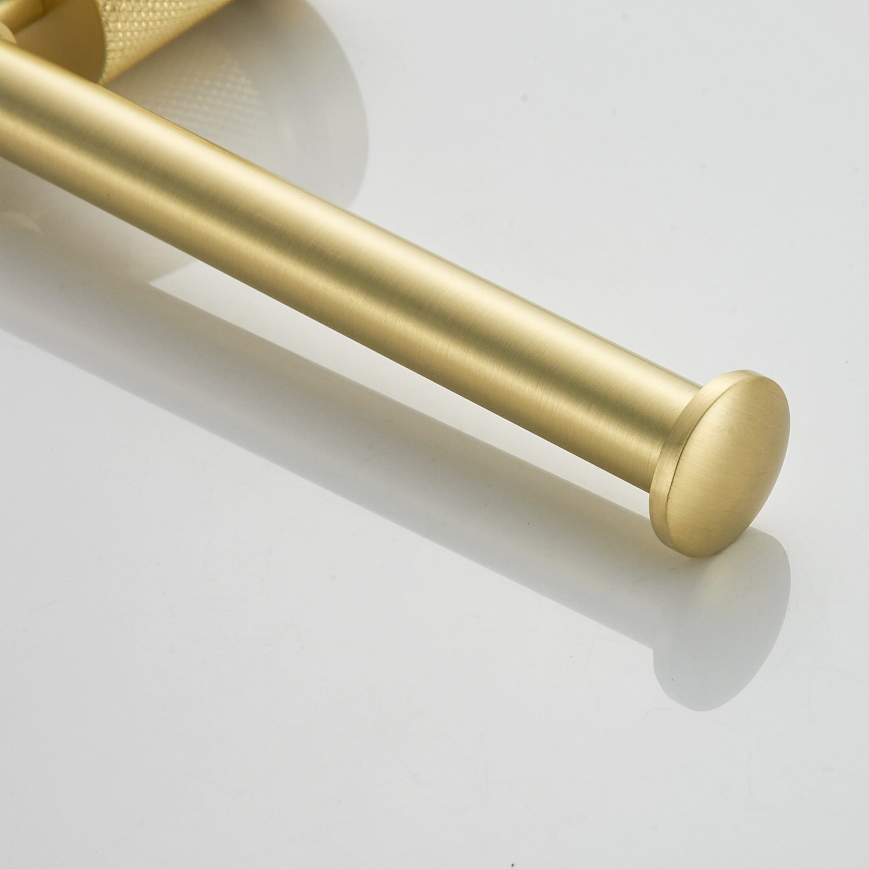 Set de accesorios de baño decorativos en dorado de 4 piezas FORIOUS, que incluye toallero, porta papel higiénico y gancho para batas LL19011G4C.