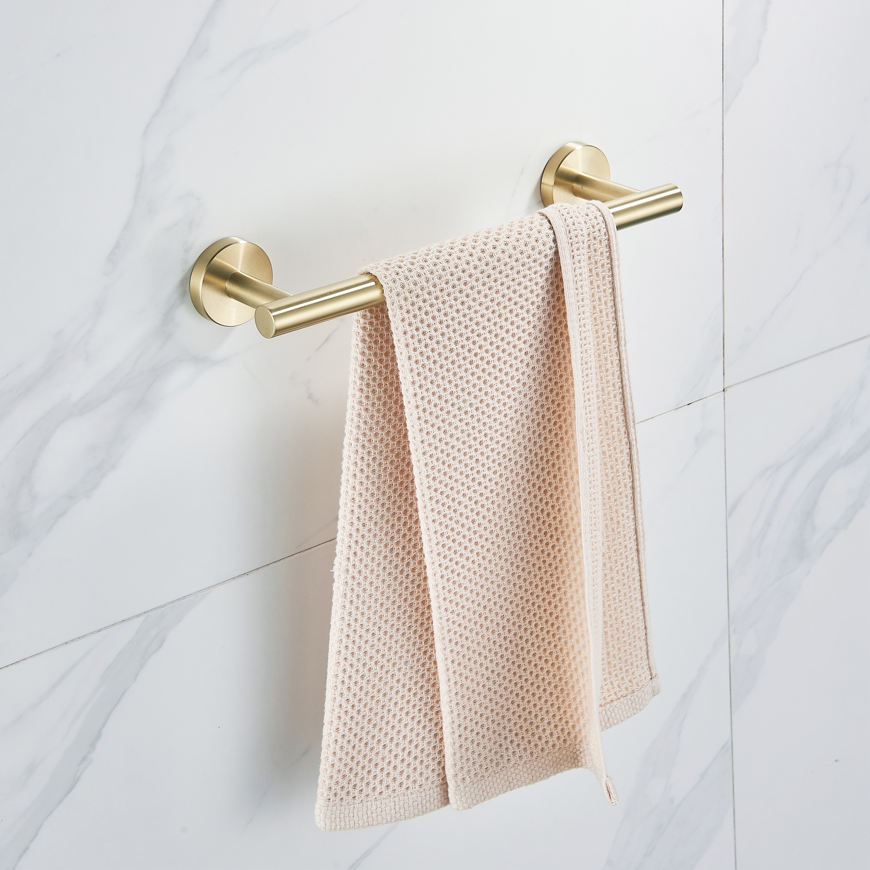 Juego de accesorios decorativos para baño de 4 piezas en dorado FORIOUS: Barra de toallas, portarrollos de papel higiénico, gancho para batas incluido LL0216G-4.