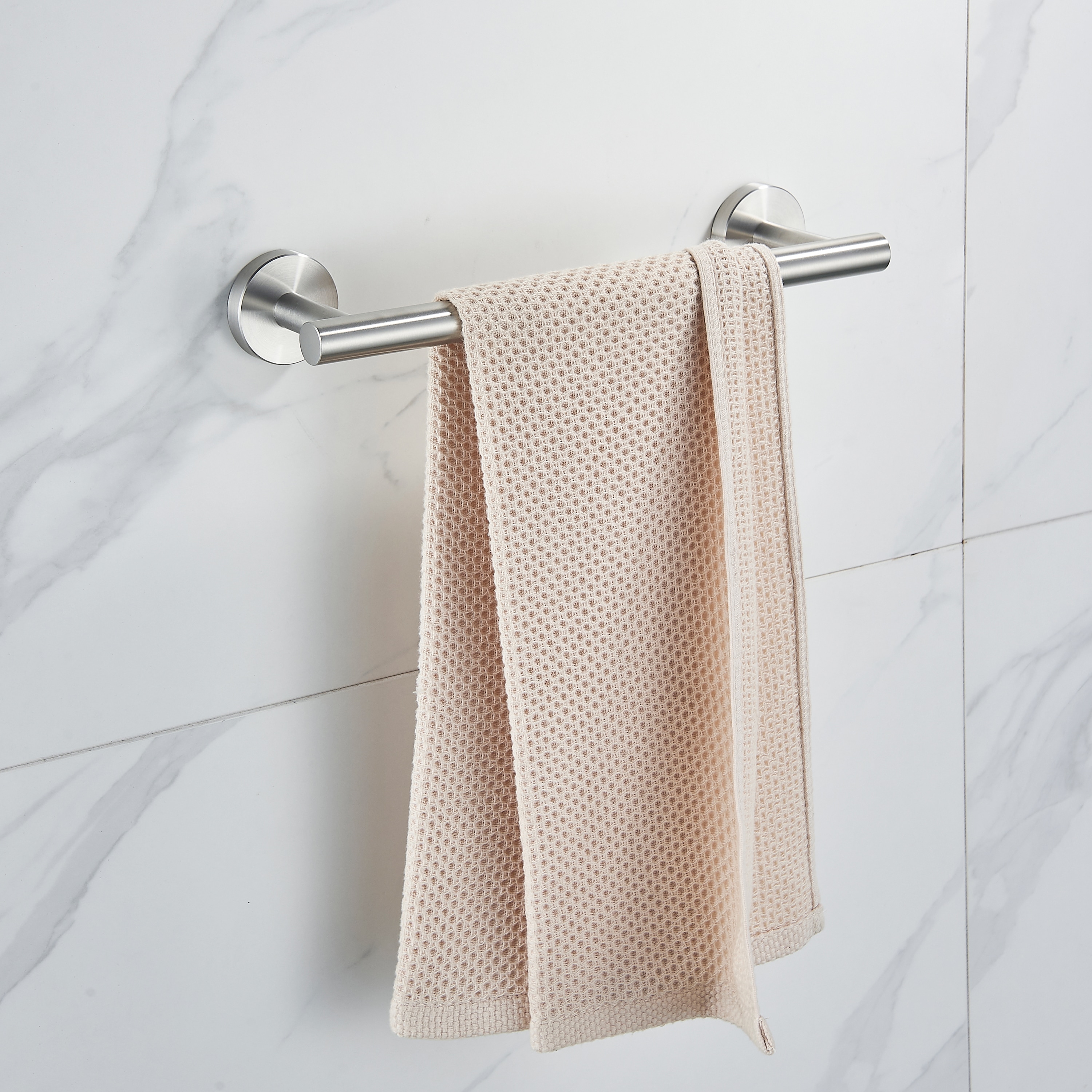 Juego de 4 piezas de accesorios de baño decorativos en níquel cepillado - Incluye barra de toalla, portarrollos de papel higiénico y gancho para bata