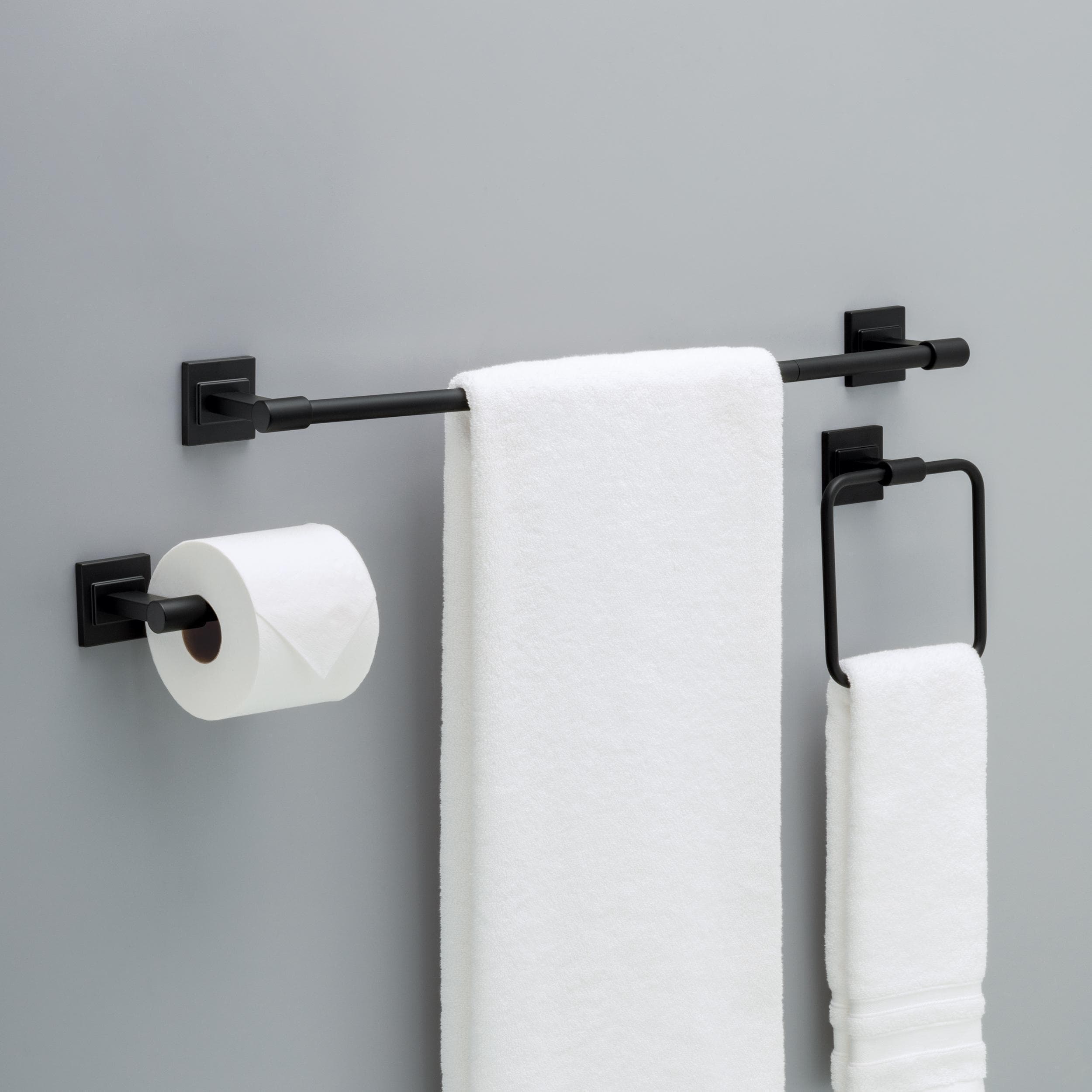 Juego de accesorios de baño decorativo en negro mate de 3 piezas Delta - Barra de toalla, porta papel higiénico y argolla para toallas incluidos MCL63-MB de McLaren.