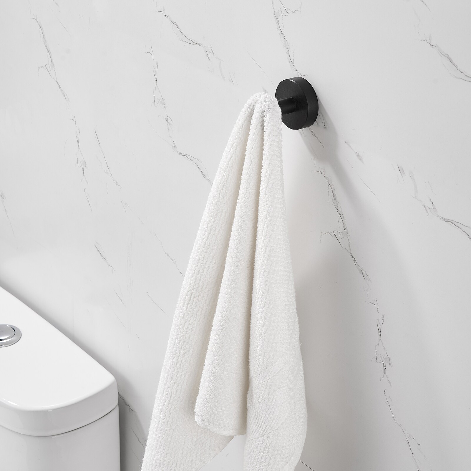 Juego de Accesorios de Baño Decorativos en Negro Mate de 6 Piezas Cobbe, Incluye Barra para Toallas, Porta Papel de Baño, Argolla para Toallas y Gancho para Batas