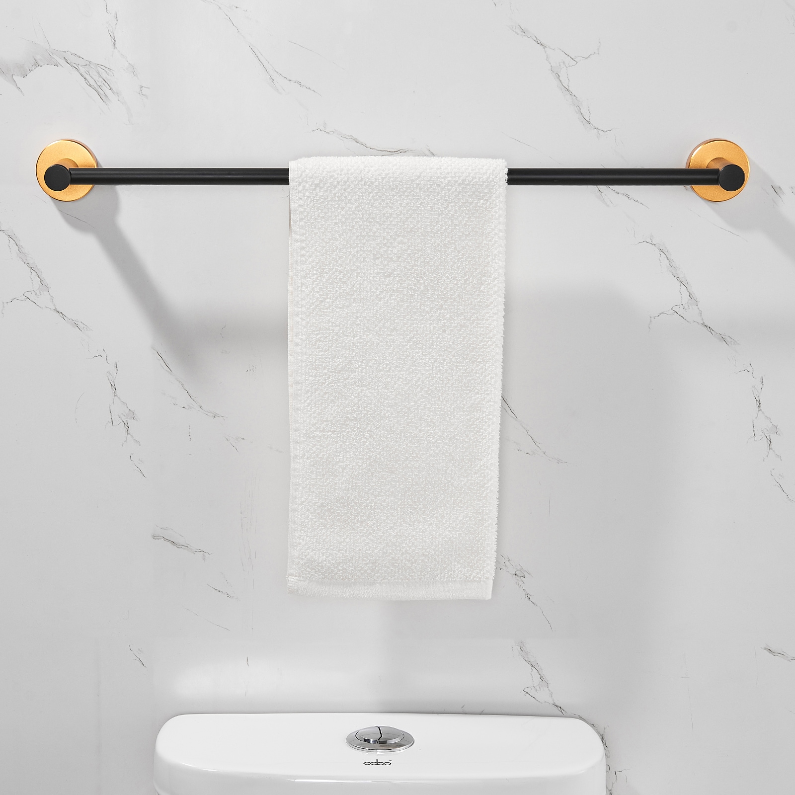 Juego de accesorios de baño decorativos en negro y dorado de 3 piezas con barra para toallas, porta papel higiénico y argolla para toallas Cobbe LSKBHS03034