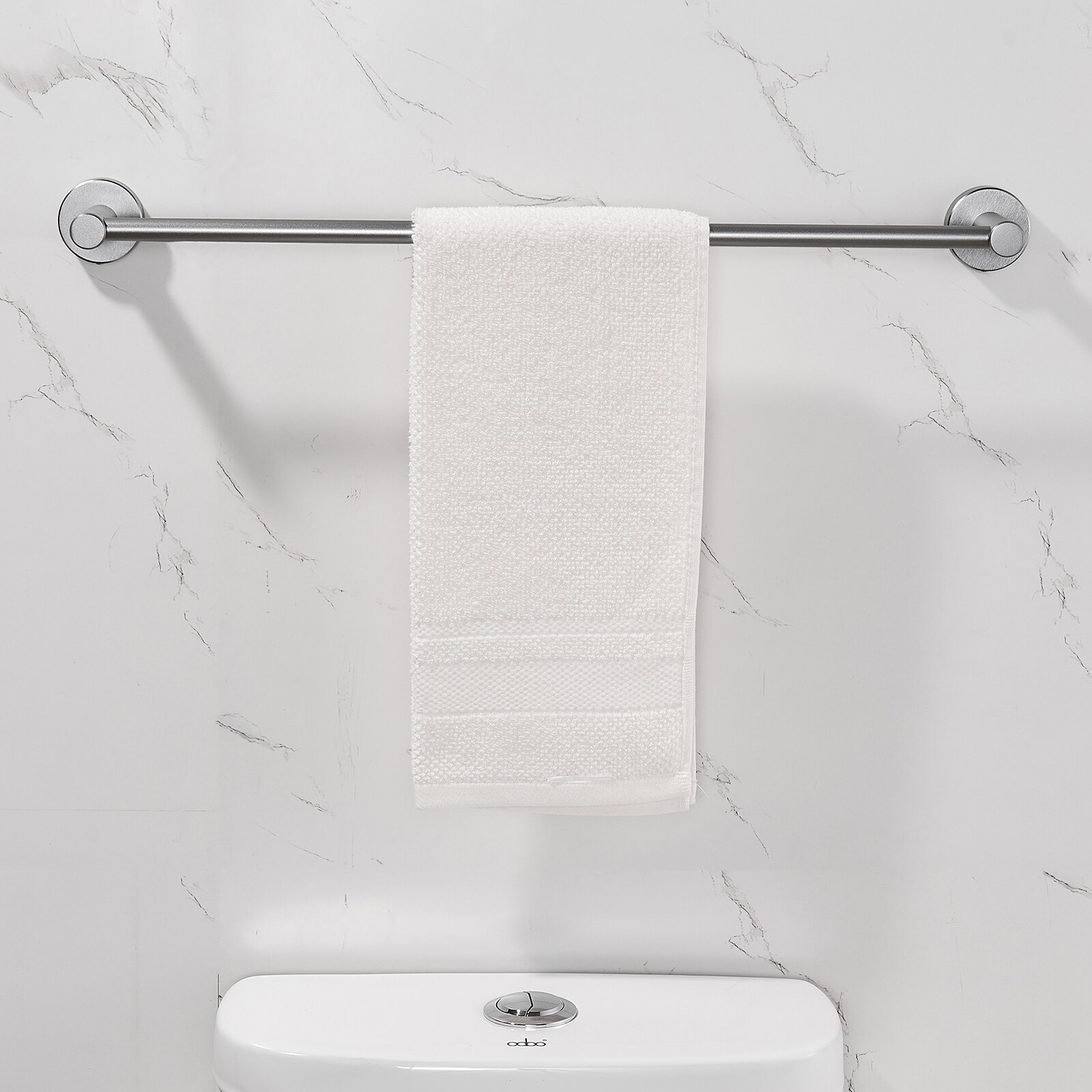 Juego de Accesorios Decorativos para Baño en Gris de 6 Piezas Cobbe - Barra de Toalla, Porta Papel Higiénico, Anillo de Toalla, Gancho para Bata incluido LSKBHS02062