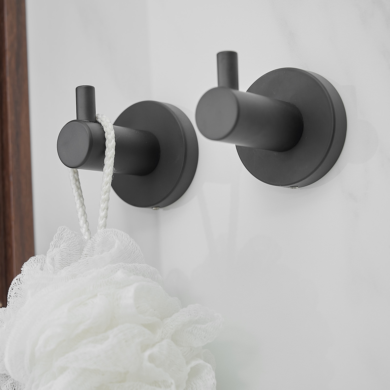 Juego de Accesorios de Baño Decorativos en Negro Mate de 5 Piezas A-91013 - Barra de Toalla, Porta Papel Higiénico, Gancho para Batas incluido A-91013-S-NEGRO-1