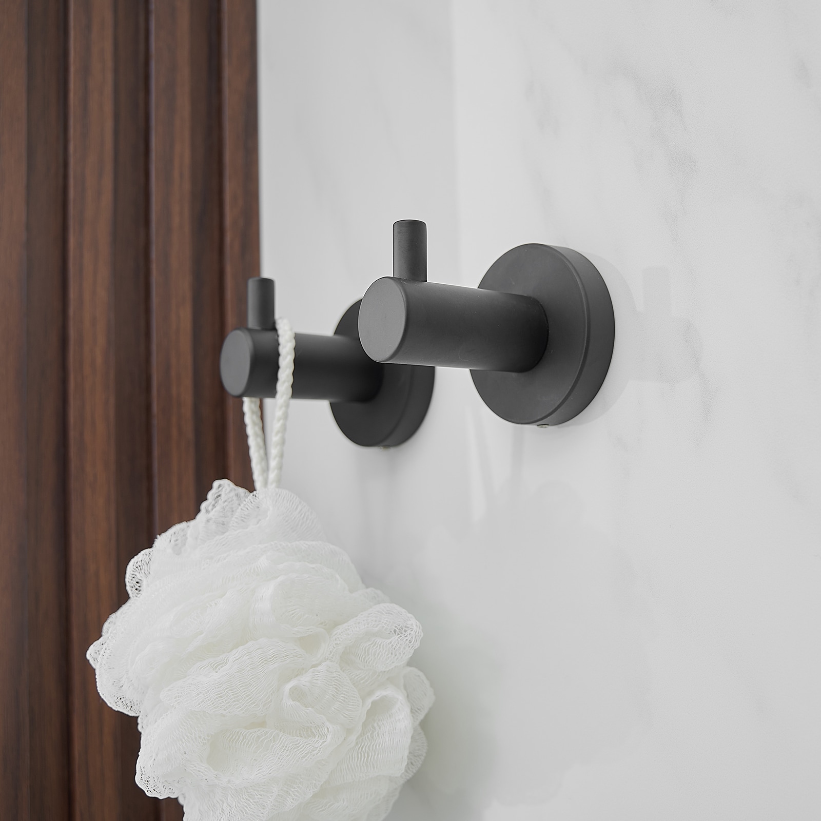 Juego de Accesorios de Baño Decorativos en Negro Mate de 5 Piezas A-91013 - Barra de Toalla, Porta Papel Higiénico, Gancho para Batas incluido A-91013-S-NEGRO-1