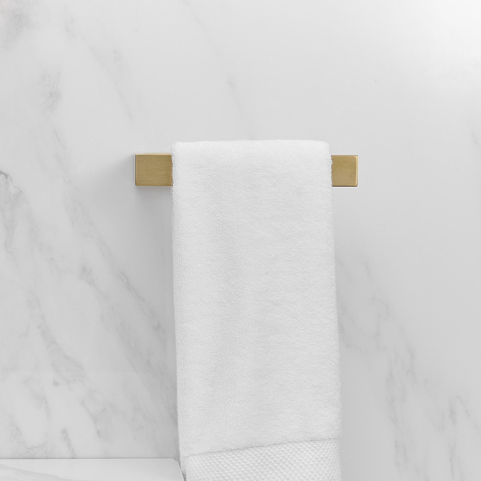 Juego de Accesorios para Baño en Dorado Cepillado de 4 Piezas: Barra para Toallas, Portarrollos de Papel Higiénico, Gancho para Batas incluido A-91001-BG