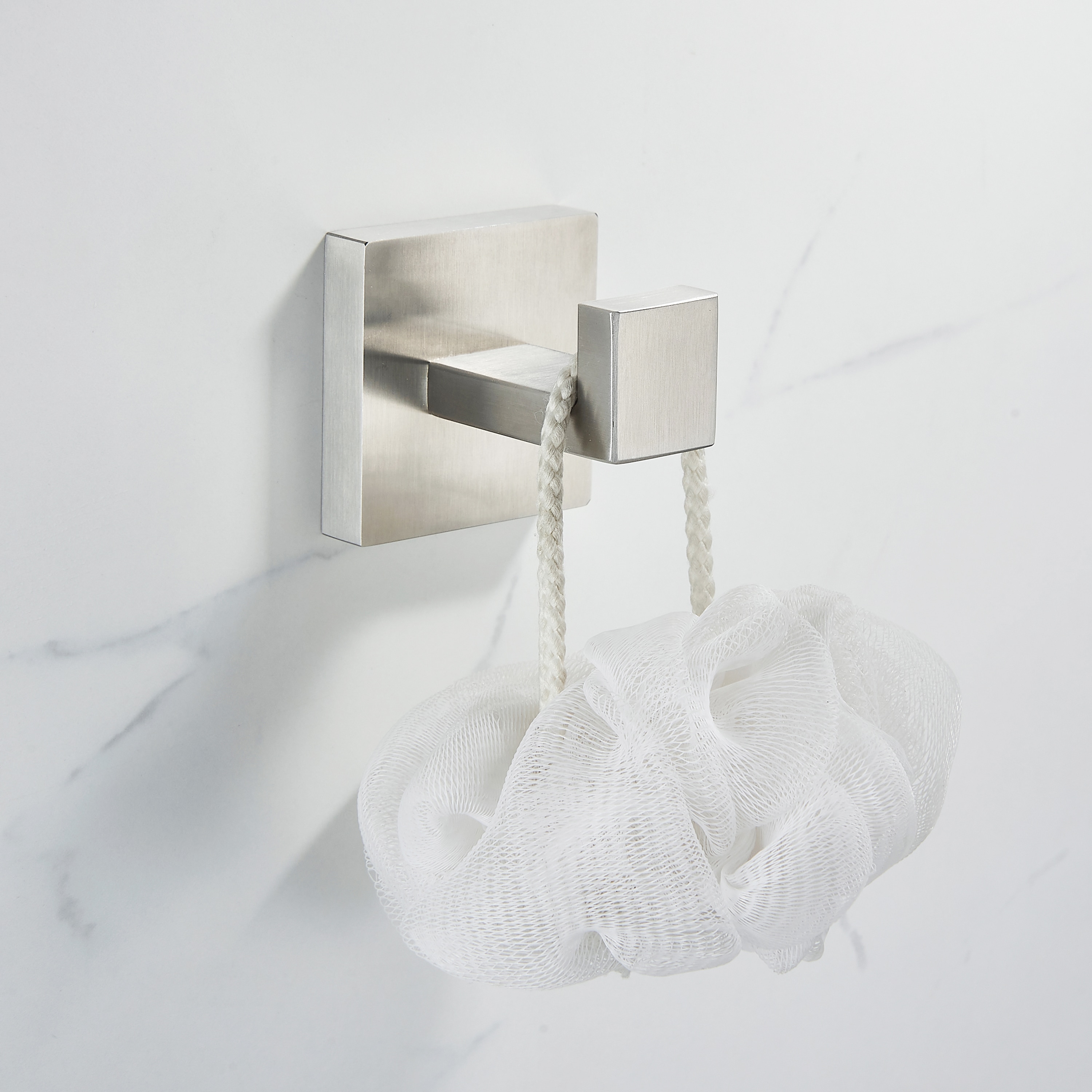Juego de accesorios decorativos para baño de 4 piezas en níquel cepillado - Barra para toallas, porta papel higiénico, gancho para batas incluidos LL19002BN4A