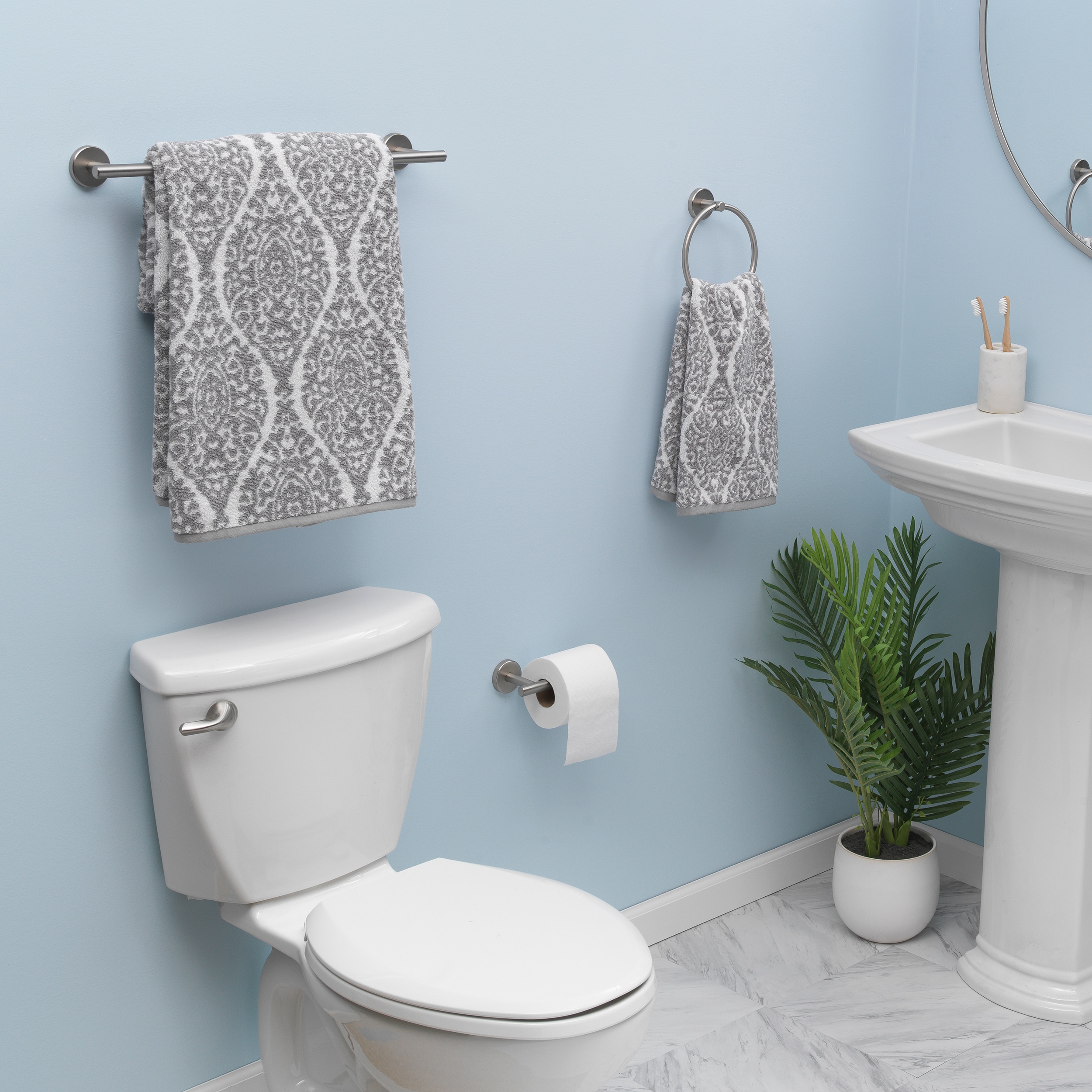 Juego de accesorios decorativos para baño en níquel cepillado Harlow de 3 piezas allen + roth - Barra para toallas, porta papel higiénico y argolla para toallas incluidos 167-HAR3KT-ARBN