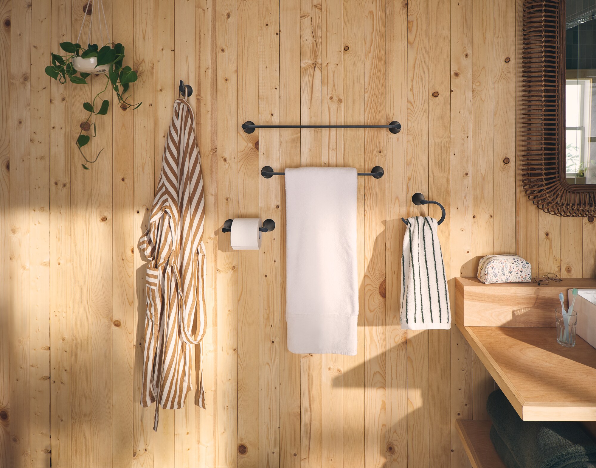 Juego de Accesorios de Baño Graeden en Negro Mate de 3 Piezas de Moen: Barra de Toalla, Porta Papel Higiénico, Argolla de Toalla, Incluido Y0993BL