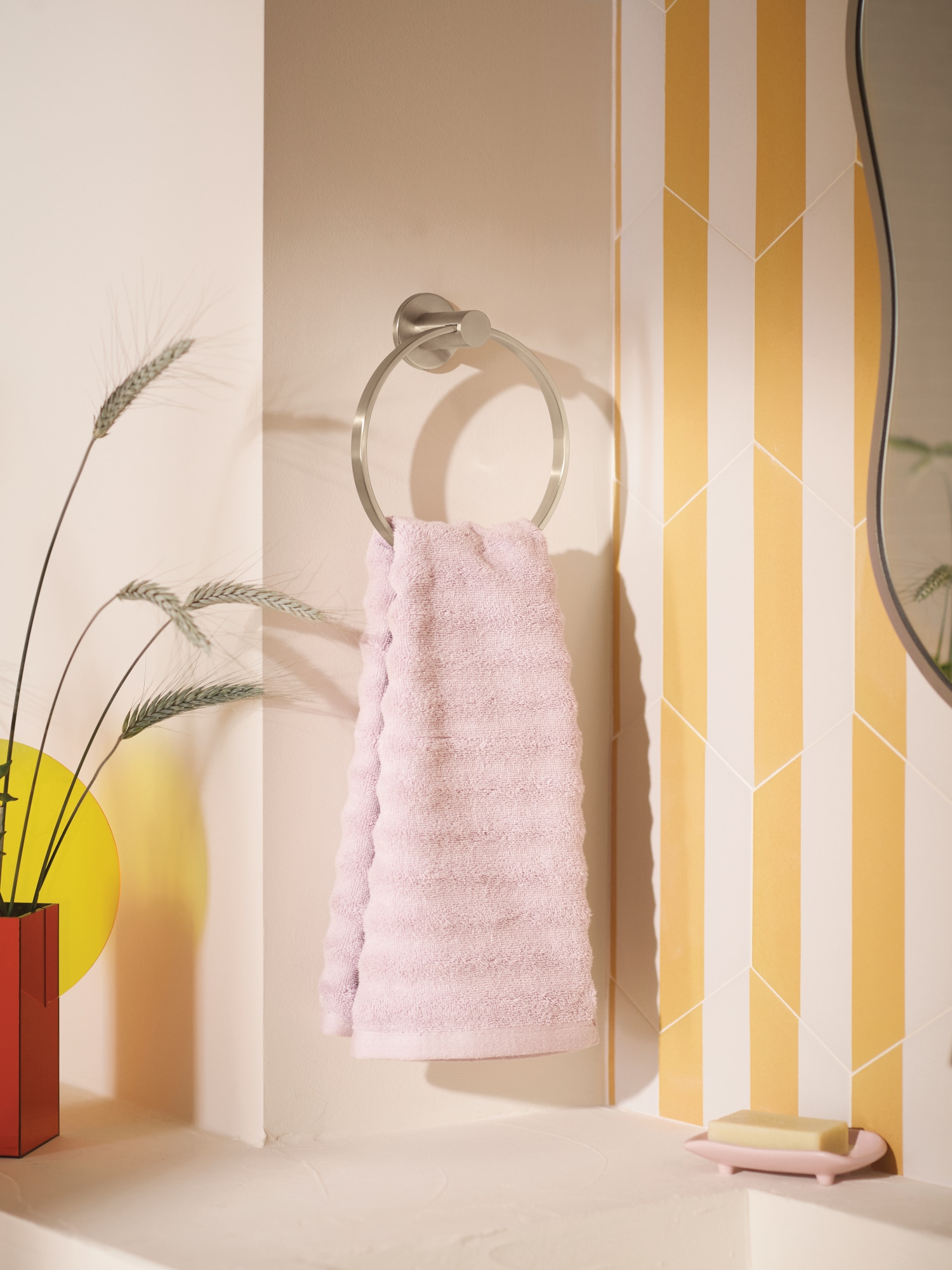 Juego de Accesorios Decorativos para Baño en Níquel Cepillado Avri de 3 Piezas de Moen - Barra de Toallas, Porta Papel Higiénico, y Argolla de Toalla incluidos Y1493BN
