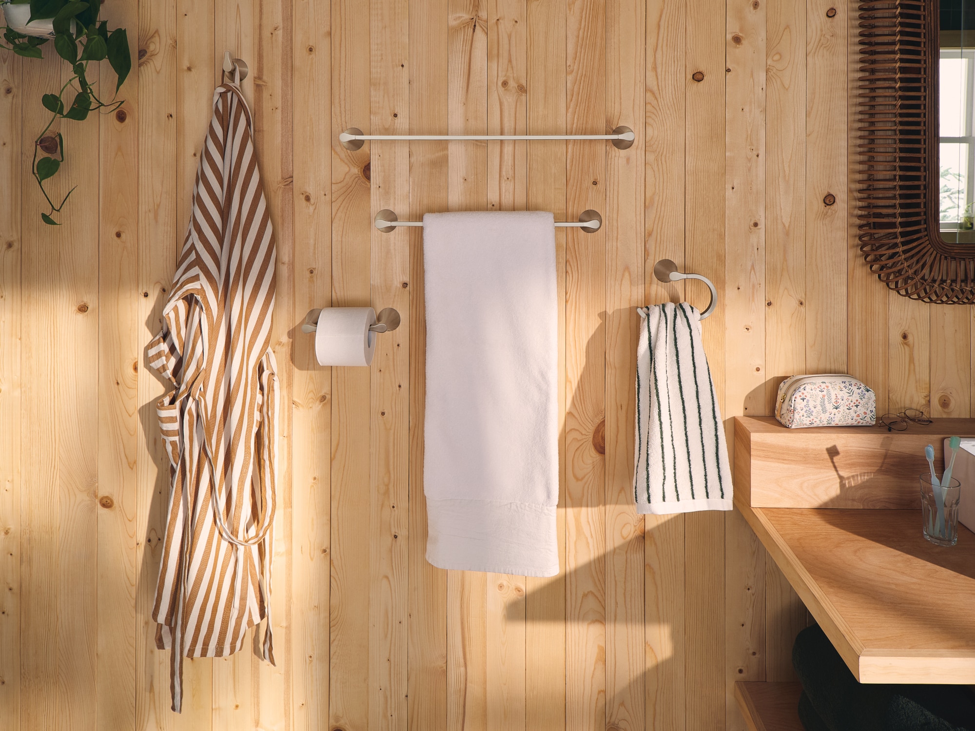 Juego de Accesorios de Baño Decorativos de Níquel Cepillado 3 piezas Moen Graeden - Barra Toallera, Porta Rollos de Papel y Argolla para Toalla, Incluidos Y0993BN