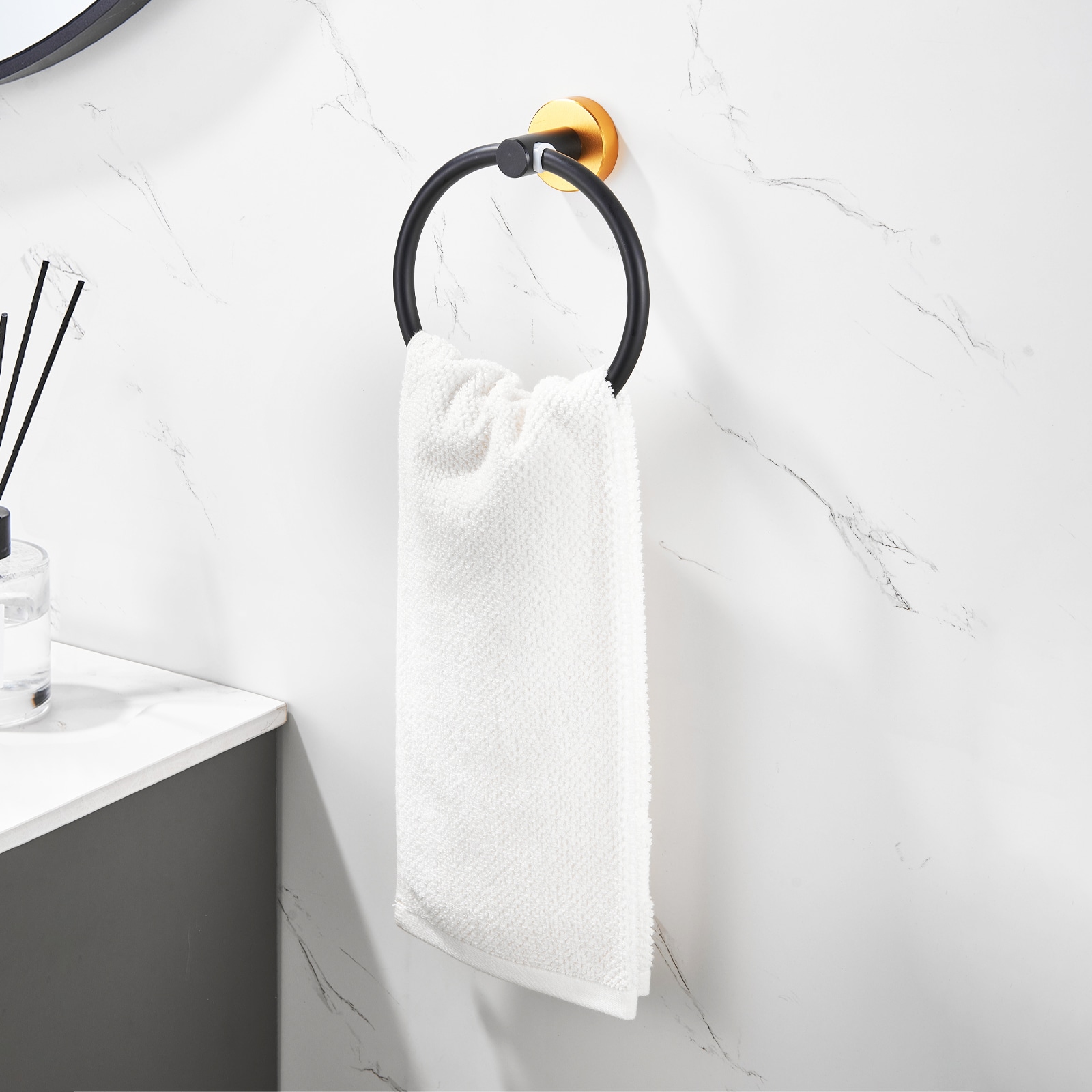 Juego de Baño Decorativo Dorado y Negro de 6 Piezas Nestfair - Barra de Toallas, Porta Papel Higiénico y Argolla para Toalla incluidos SX-DR6016
