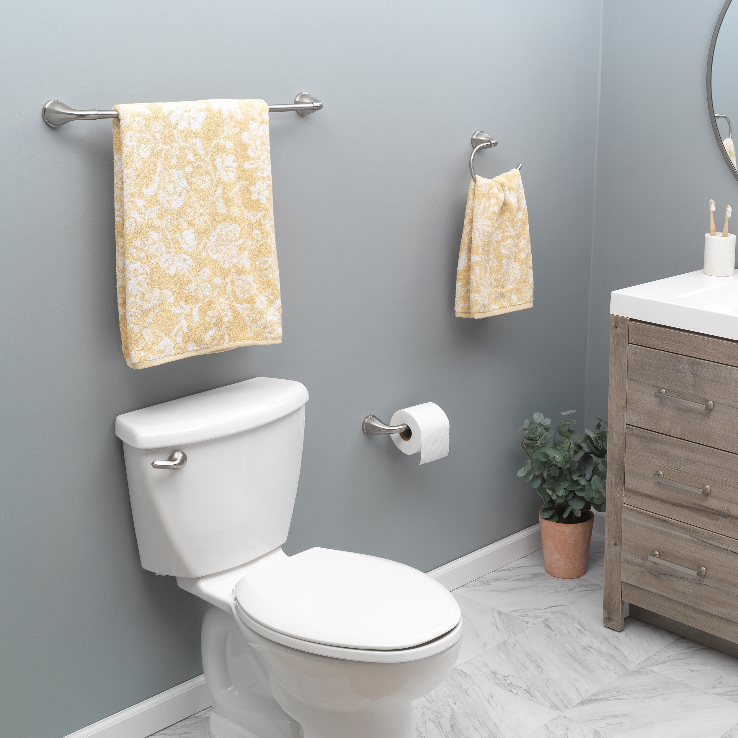 Juego de accesorios de baño decorativos de níquel cepillado de 3 piezas Project Source Dover - Incluye barra de toallas, portarrollos de papel higiénico, anillo de toalla, gancho para batas