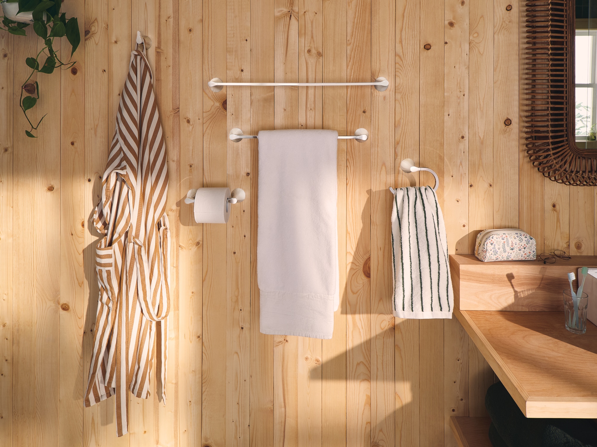 Juego de accesorios decorativos para baño en cromo Moen Graeden de 3 piezas: barra para toallas, portarrollos y gancho para toalla, incluido Y0993CH