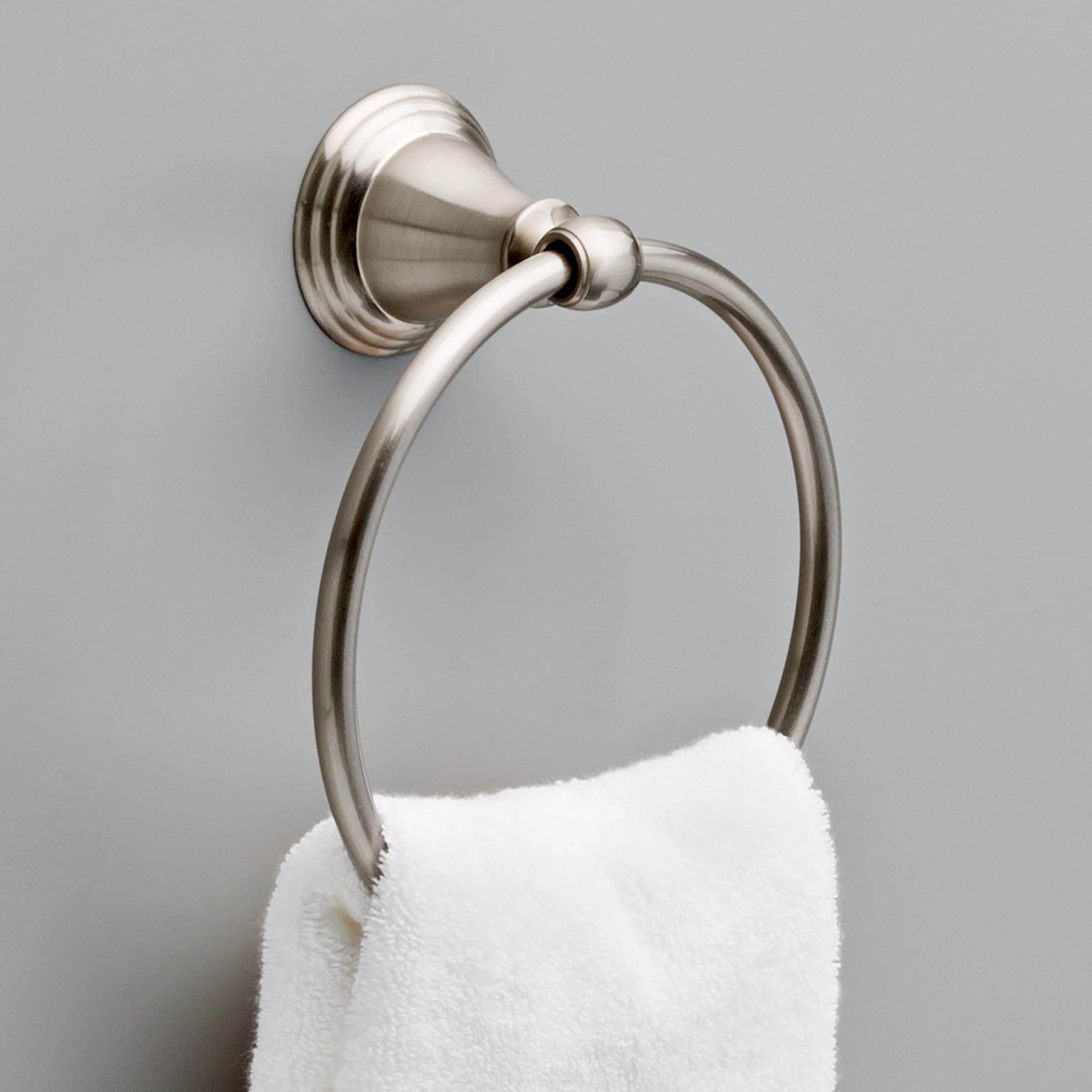 Juego de Accesorios Decorativos para Baño de 4 Piezas en Níquel Cepillado con Protección contra Manchas estilo Windemere de Delta - Incluye Barra de Toalla, Porta Papel Higiénico, Anillo para Toalla y Gancho para Bata WIN64-BN-VK