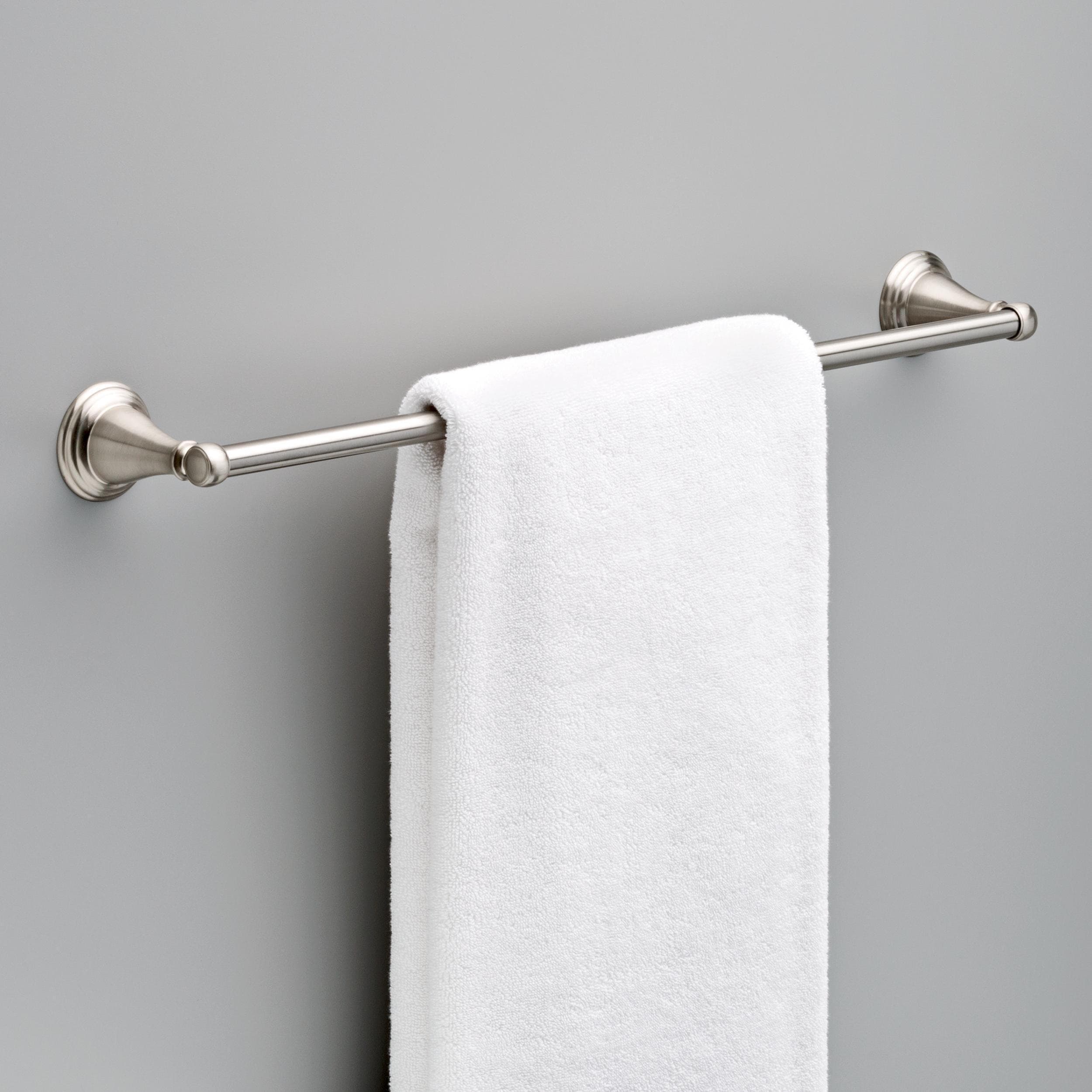 Juego de Accesorios Decorativos para Baño de 4 Piezas en Níquel Cepillado con Protección contra Manchas estilo Windemere de Delta - Incluye Barra de Toalla, Porta Papel Higiénico, Anillo para Toalla y Gancho para Bata WIN64-BN-VK