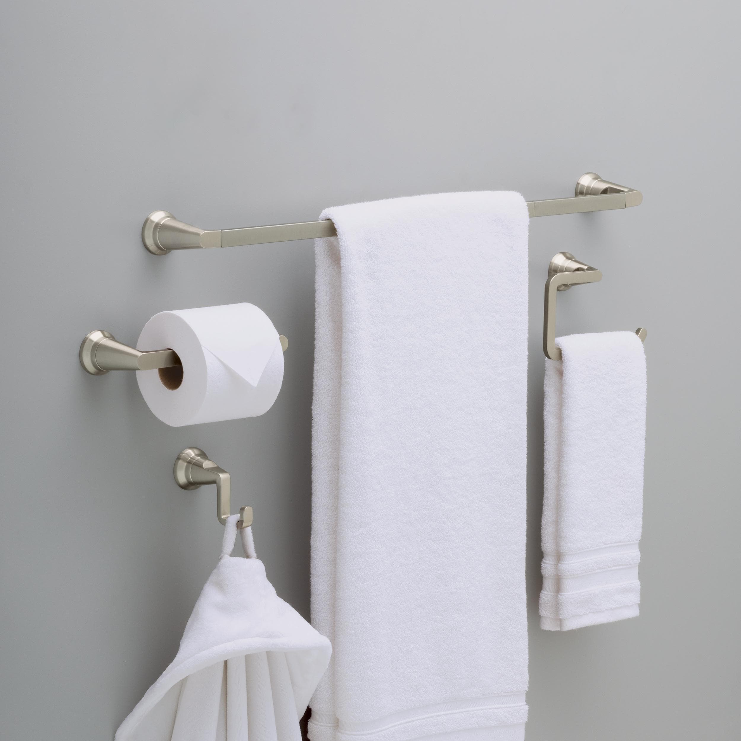 Set de accesorios decorativos para baño en níquel cepillado con tecnología Spotshield de Delta, incluye portarrollos, toallero y gancho para batas (SPR64-BN)