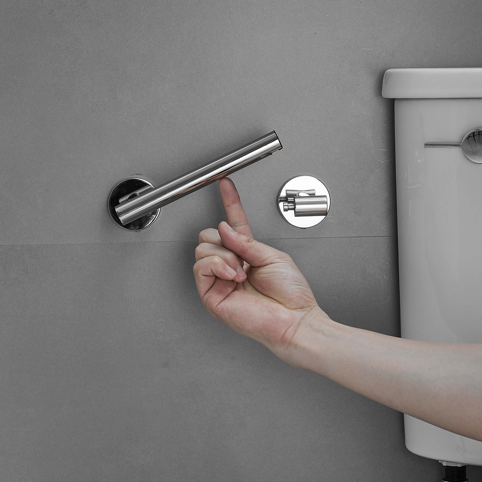 Juego de herrajes para baño decorativo cromado brillante de 2 piezas - Portarrollos de papel higiénico y argolla para toallas incluidos A-91042-B