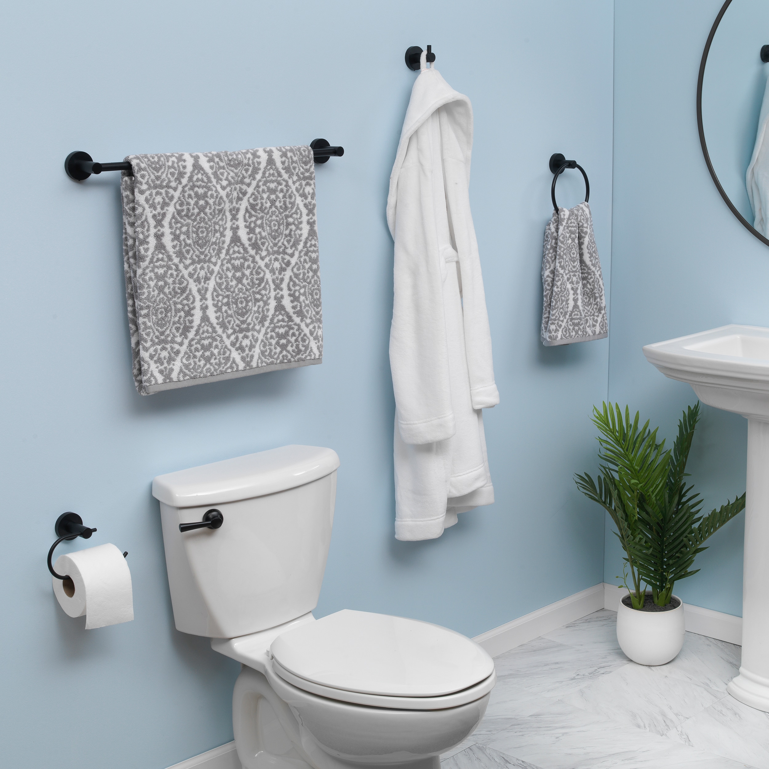 Juego de accesorios de baño decorativos en negro mate Grayford de 4 piezas: barra para toallas, porta papel higiénico, anillo para toallas, gancho para batas incluido.