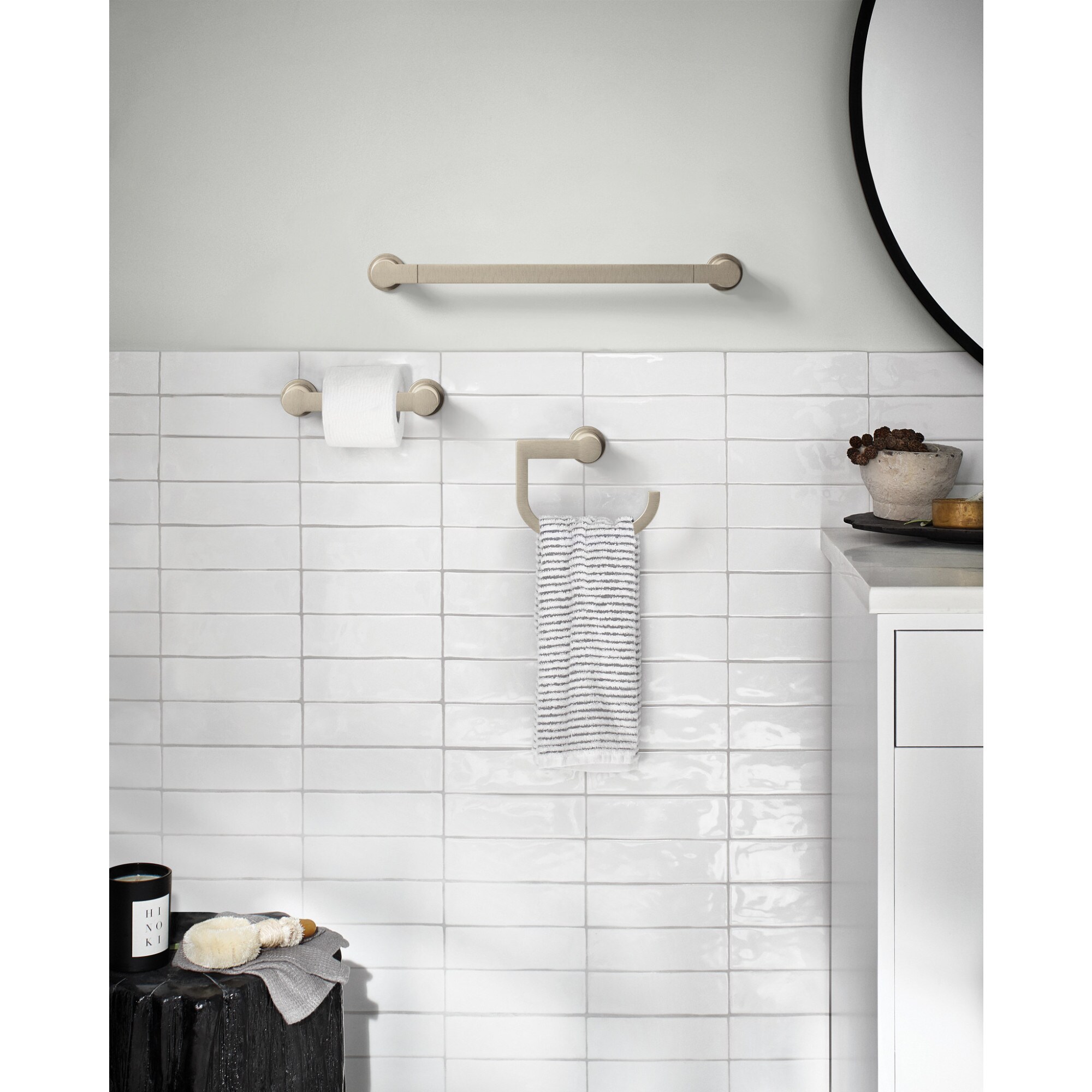 Juego de Accesorios Decorativos para Baño de Níquel Cepillado de 3 Piezas Moen: Barra para Toallas, Portarrollos y Argolla para Toallas Rinza Incluidos Y1193BN
