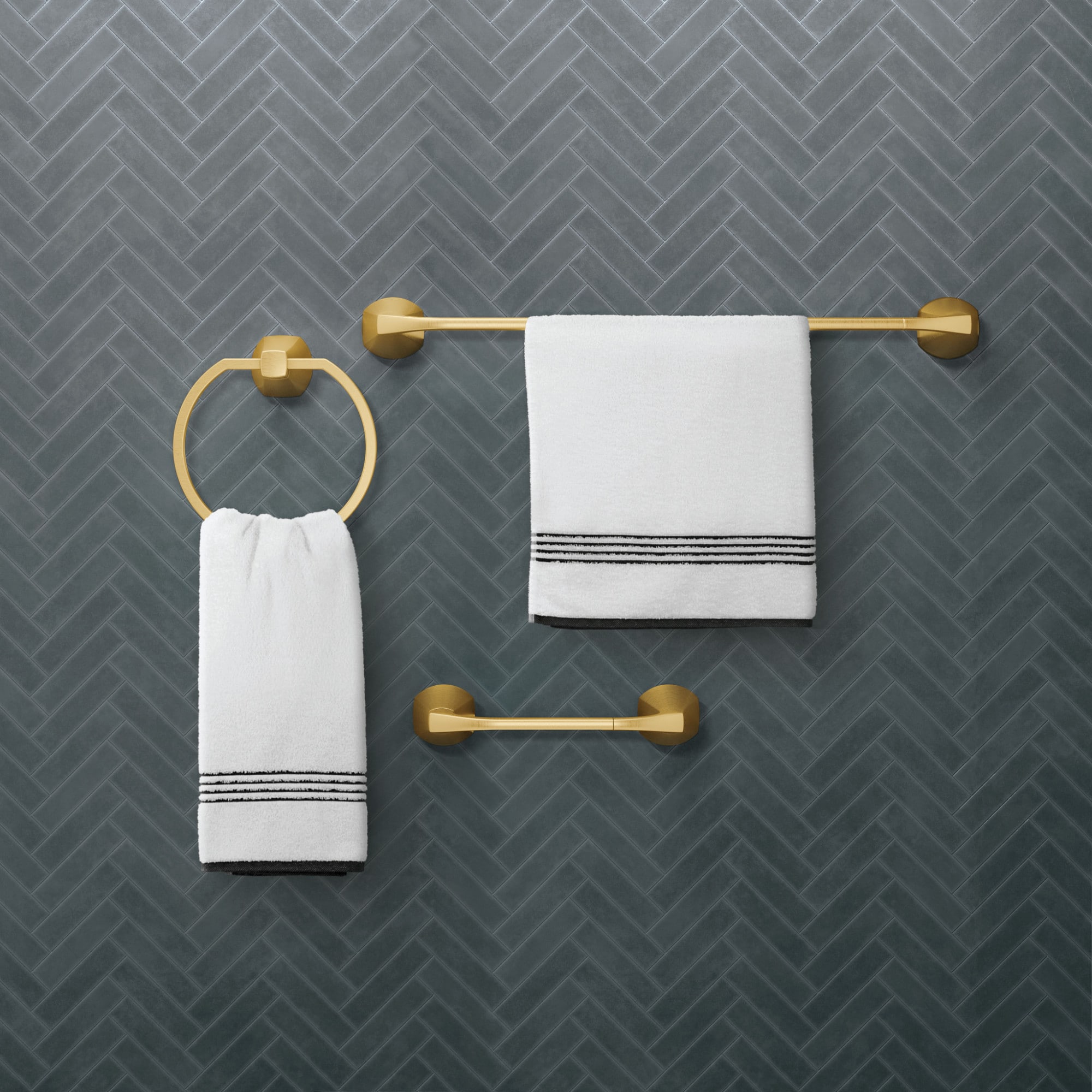 Juego de accesorios decorativos para baño en color dorado cepillado de 3 piezas Lindor de Moen: Barra para toallas, portarrollos y argolla para toallas incluidos MY8793BG.