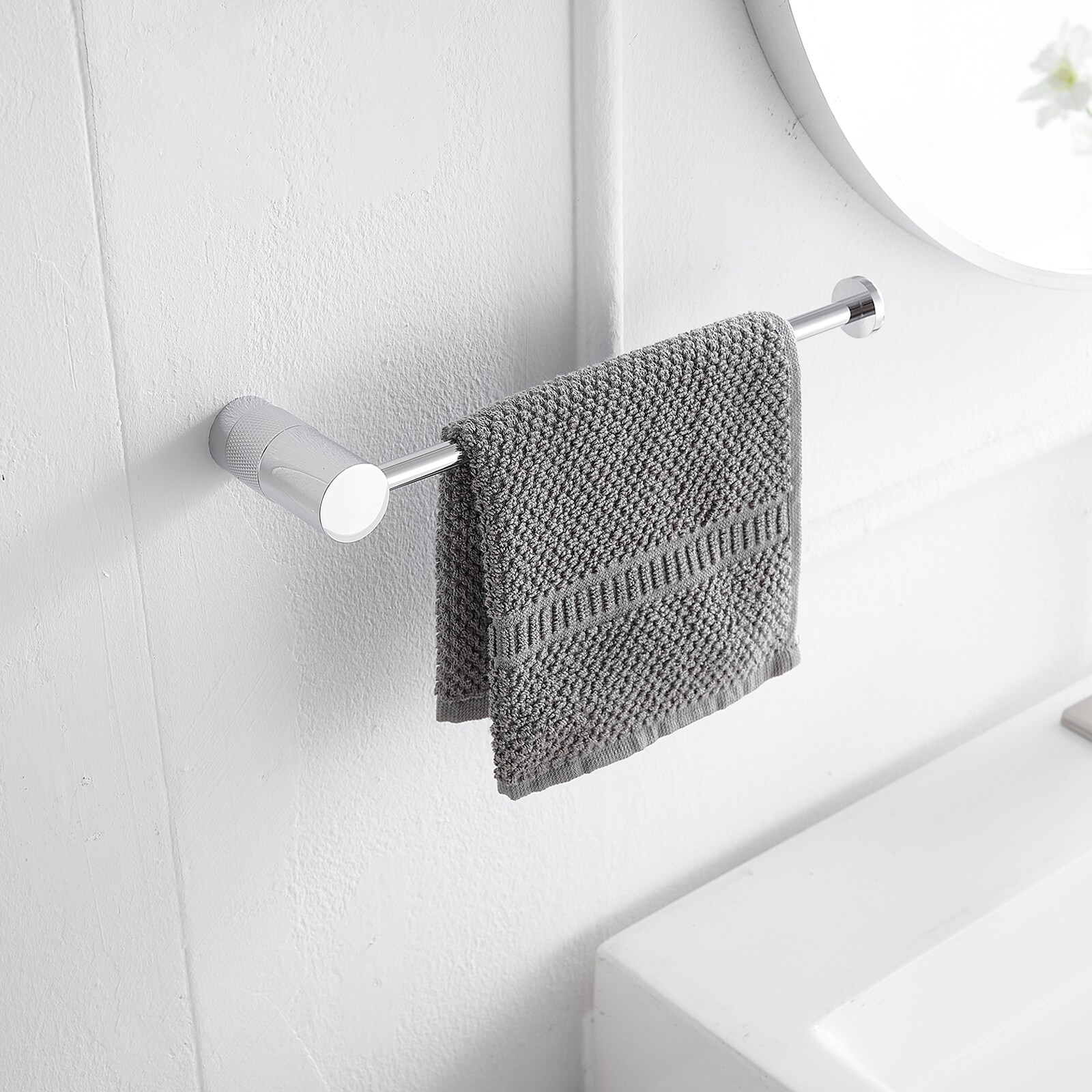 Juego de accesorios de baño decorativos de 4 piezas en cromo pulido - Barra de toalla, portarrollos y gancho para batas incluidos A-91056-C