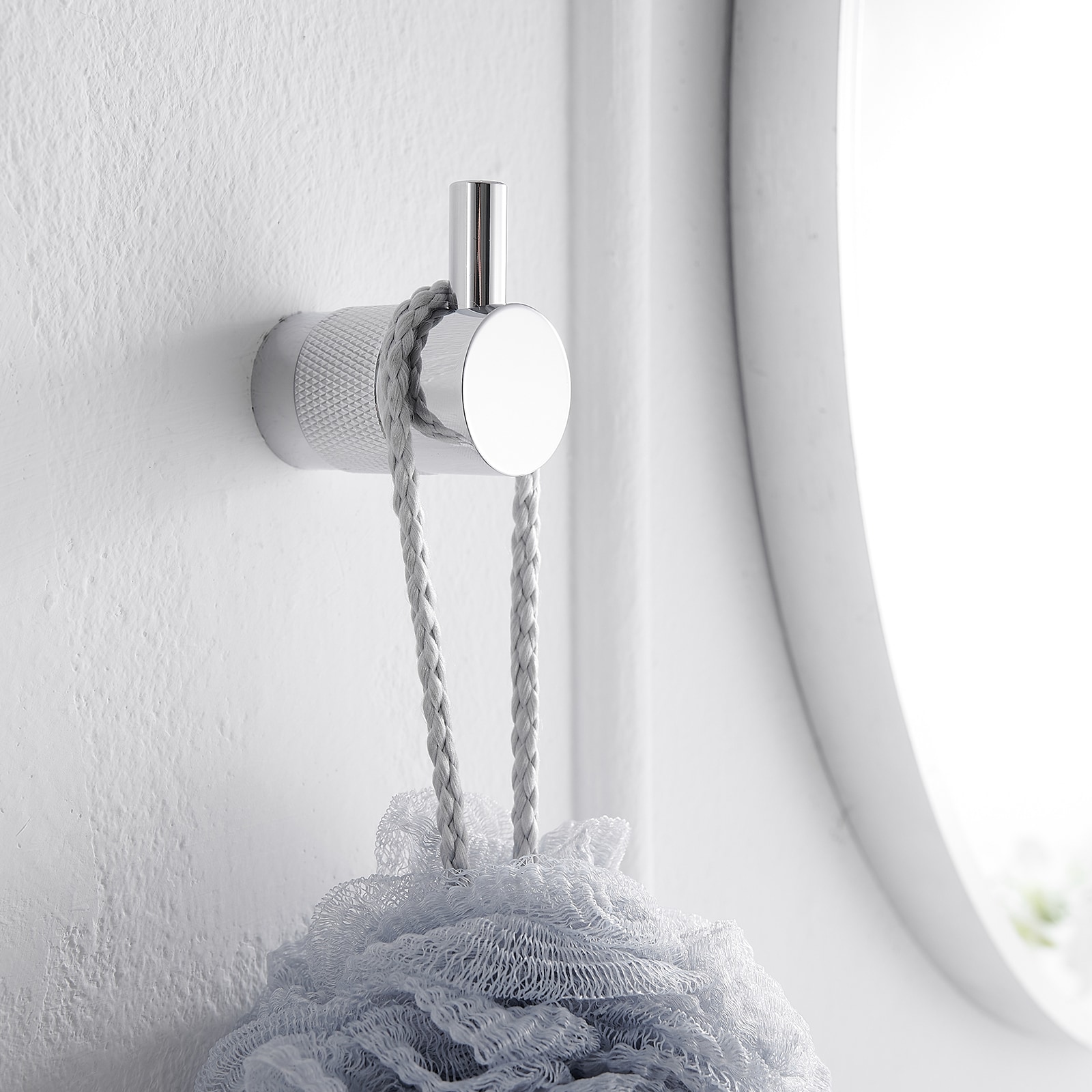 Juego de accesorios de baño decorativos de 4 piezas en cromo pulido - Barra de toalla, portarrollos y gancho para batas incluidos A-91056-C
