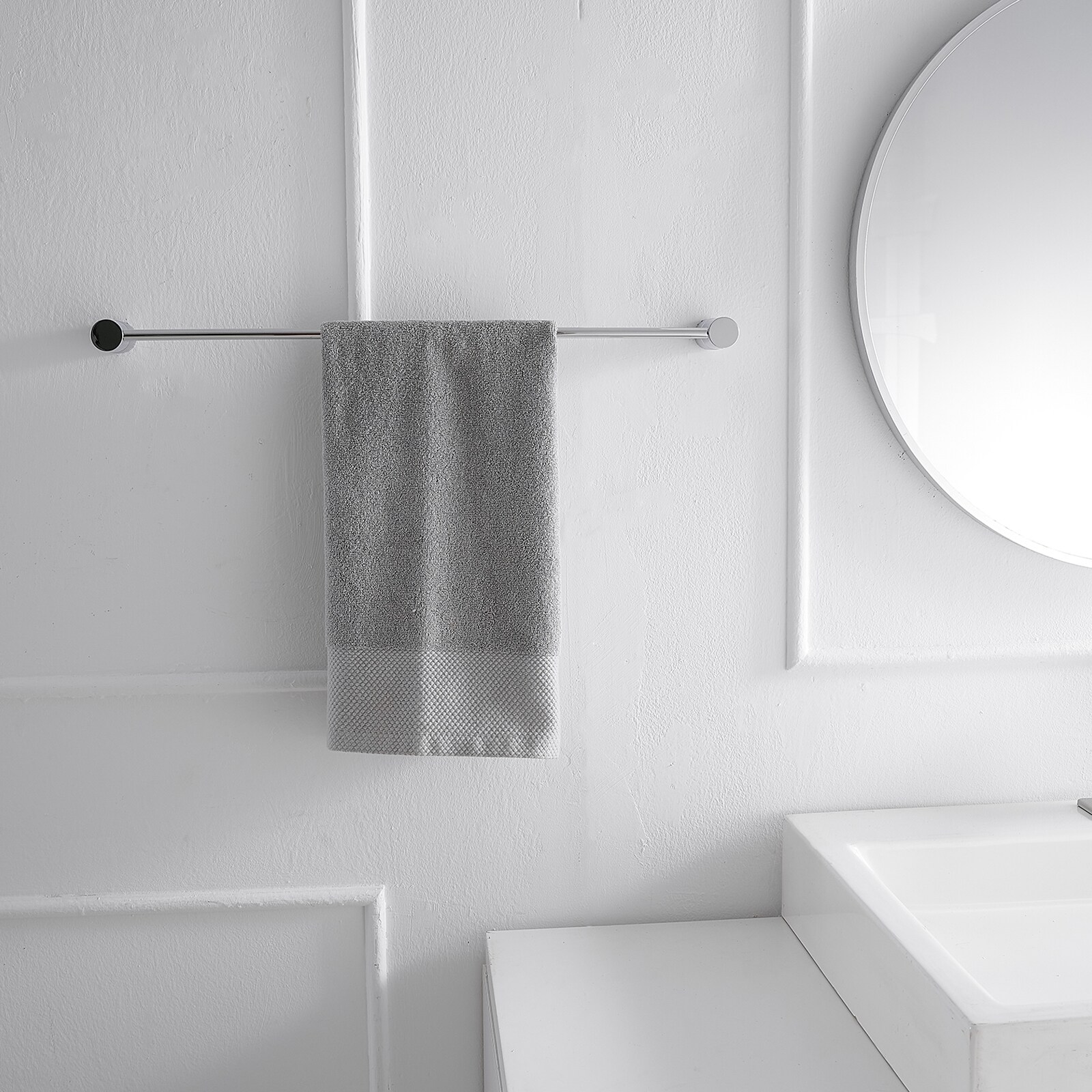 Juego de accesorios de baño decorativos de 4 piezas en cromo pulido - Barra de toalla, portarrollos y gancho para batas incluidos A-91056-C