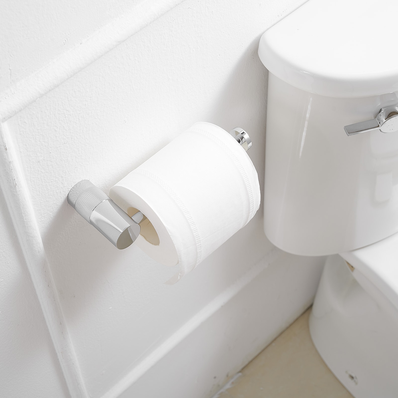 Juego de accesorios de baño decorativos de 4 piezas en cromo pulido - Barra de toalla, portarrollos y gancho para batas incluidos A-91056-C