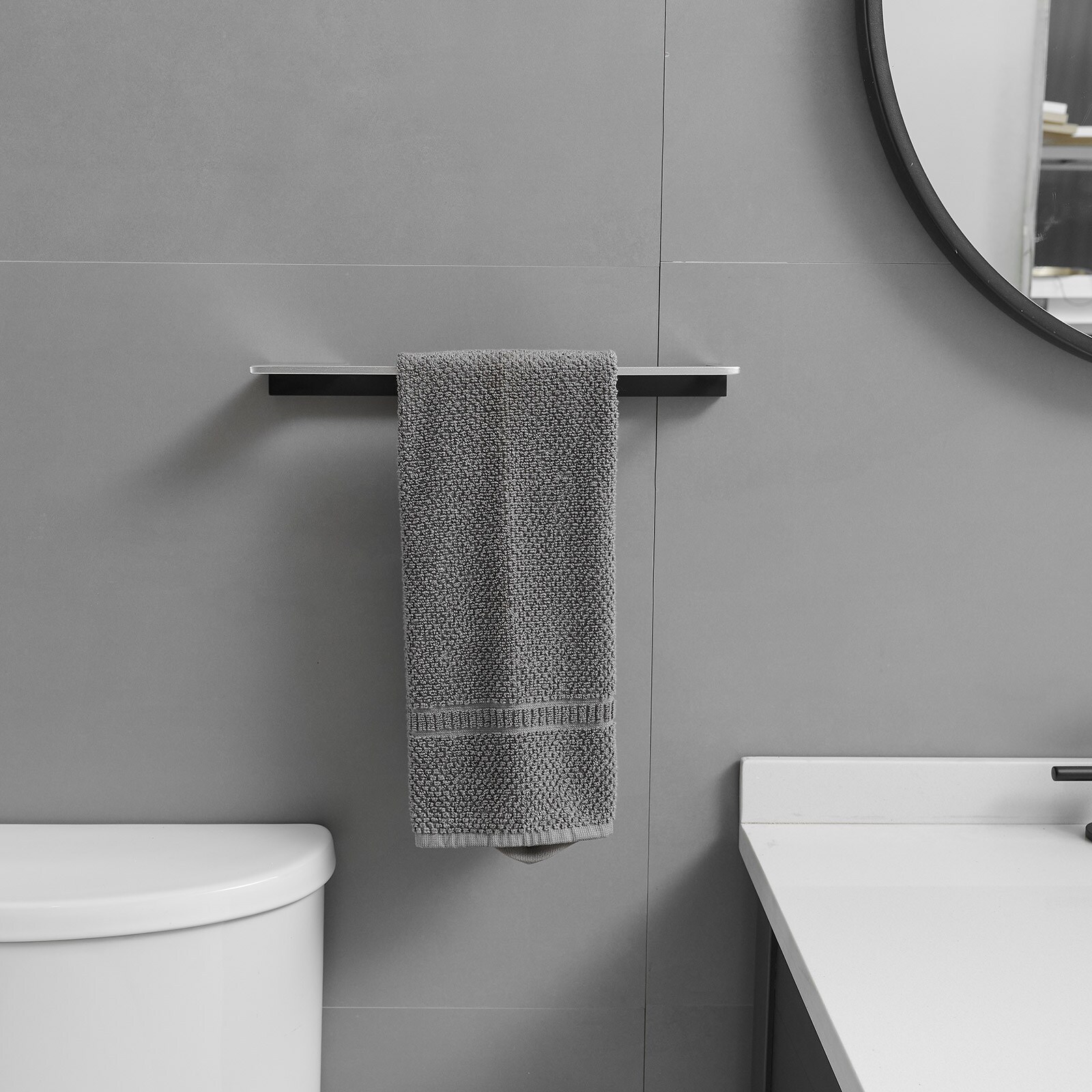 Juego de accesorios decorativos para baño de 4 piezas negro y níquel: barra de toallas, porta papel higiénico y gancho para batas incluidos A-91065-B.