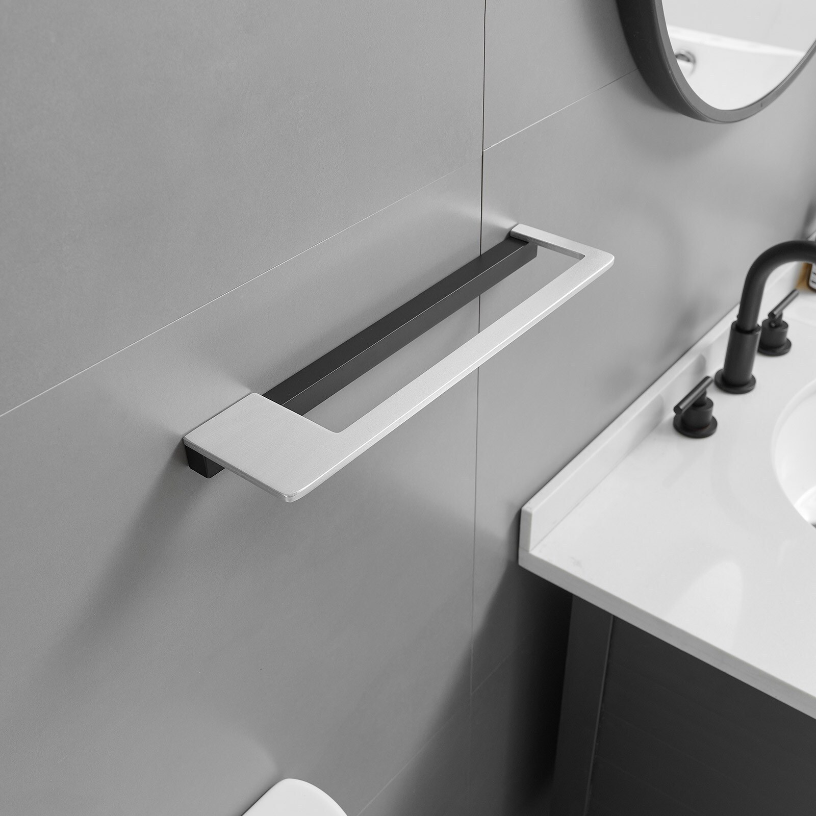 Juego de accesorios decorativos para baño de 4 piezas negro y níquel: barra de toallas, porta papel higiénico y gancho para batas incluidos A-91065-B.