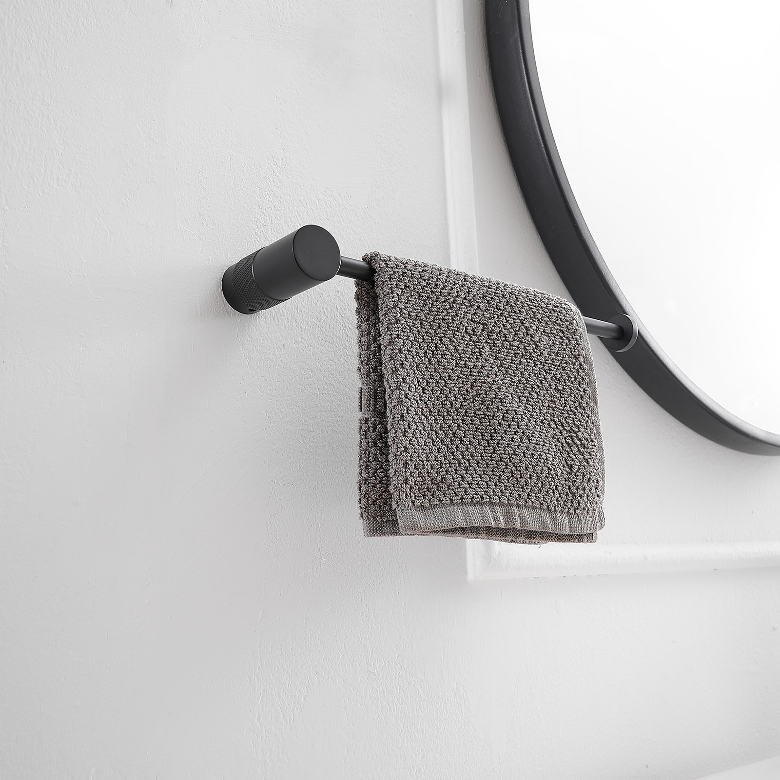 Juego de Accesorios de Baño Mate Negro Decorativo de 4 Piezas - Barra de Toallas, Porta Papel Higiénico, Gancho para Batas incluidos A-91056-B