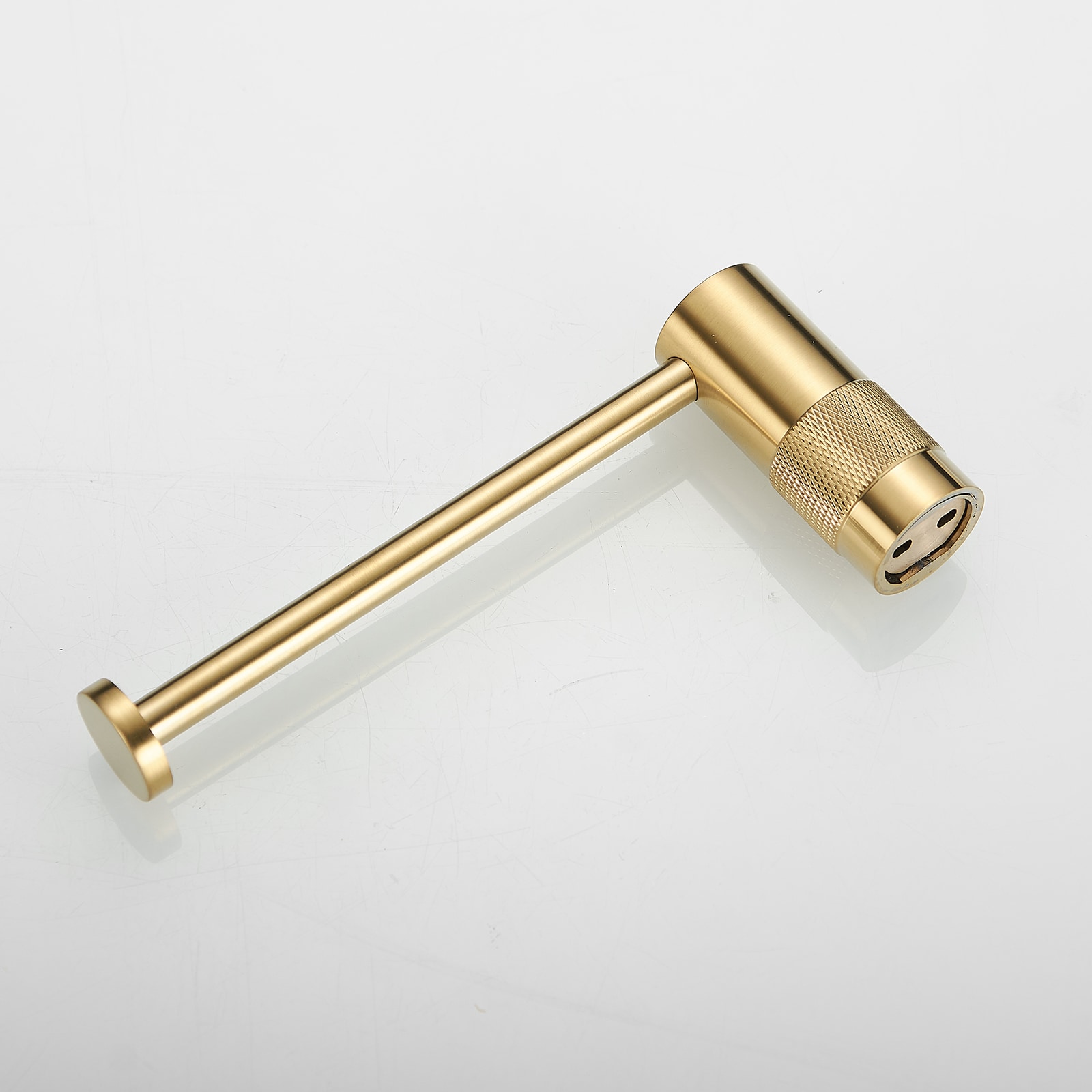 Juego de accesorios de baño decorativos en acabado dorado cepillado de 4 piezas, incluye barra de toalla, porta papel higiénico y gancho para batas A-91056-BG.