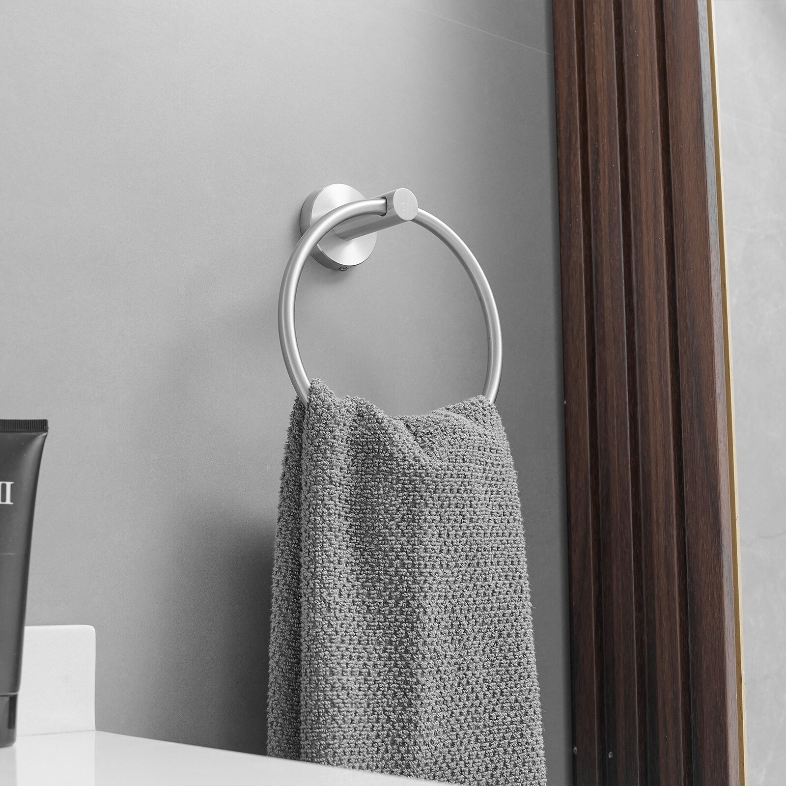 Juego de accesorios de baño decorativos de 3 piezas en níquel cepillado con anillo para toallas y gancho para batas incluidos A-91063-N