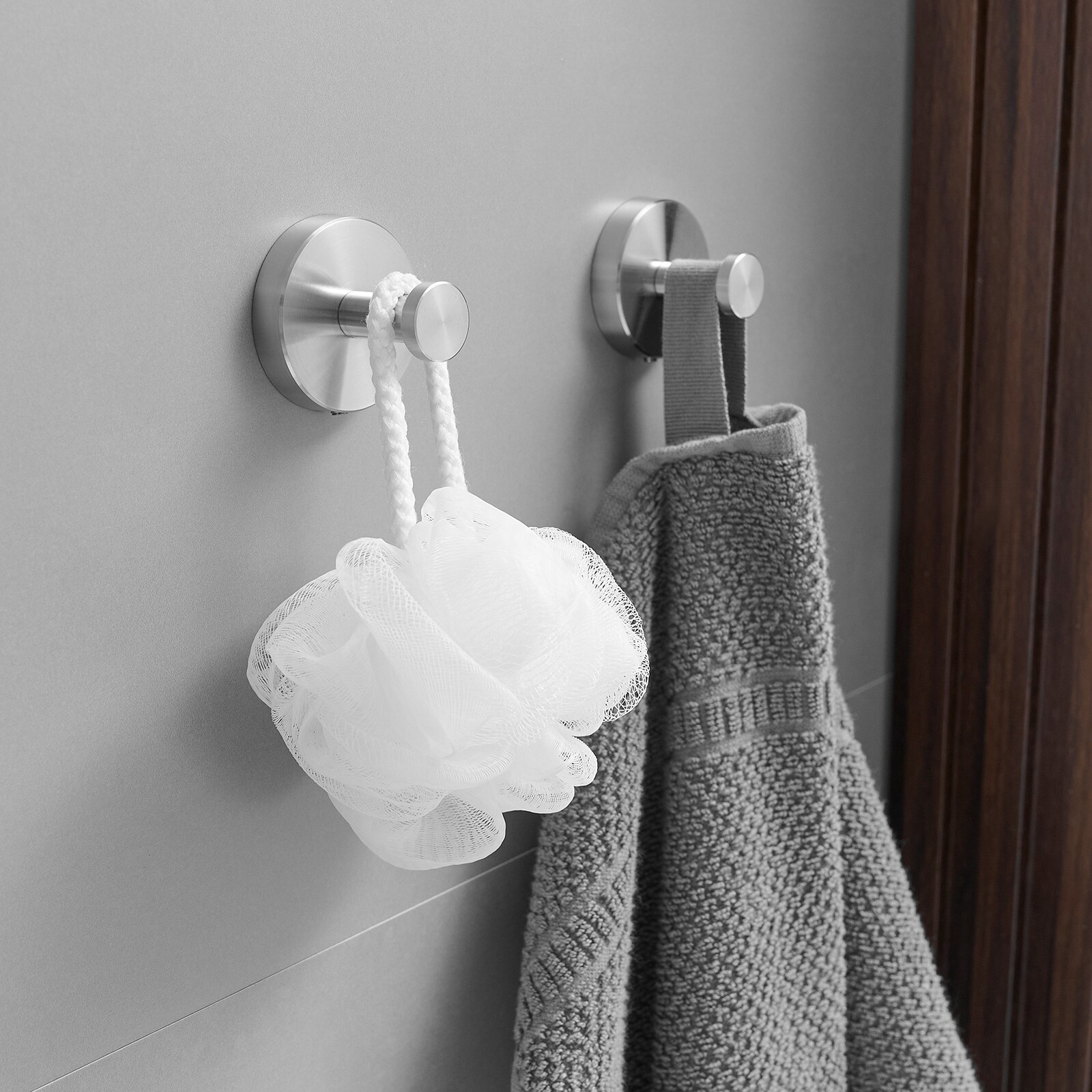 Juego de accesorios de baño decorativos de 3 piezas en níquel cepillado con anillo para toallas y gancho para batas incluidos A-91063-N