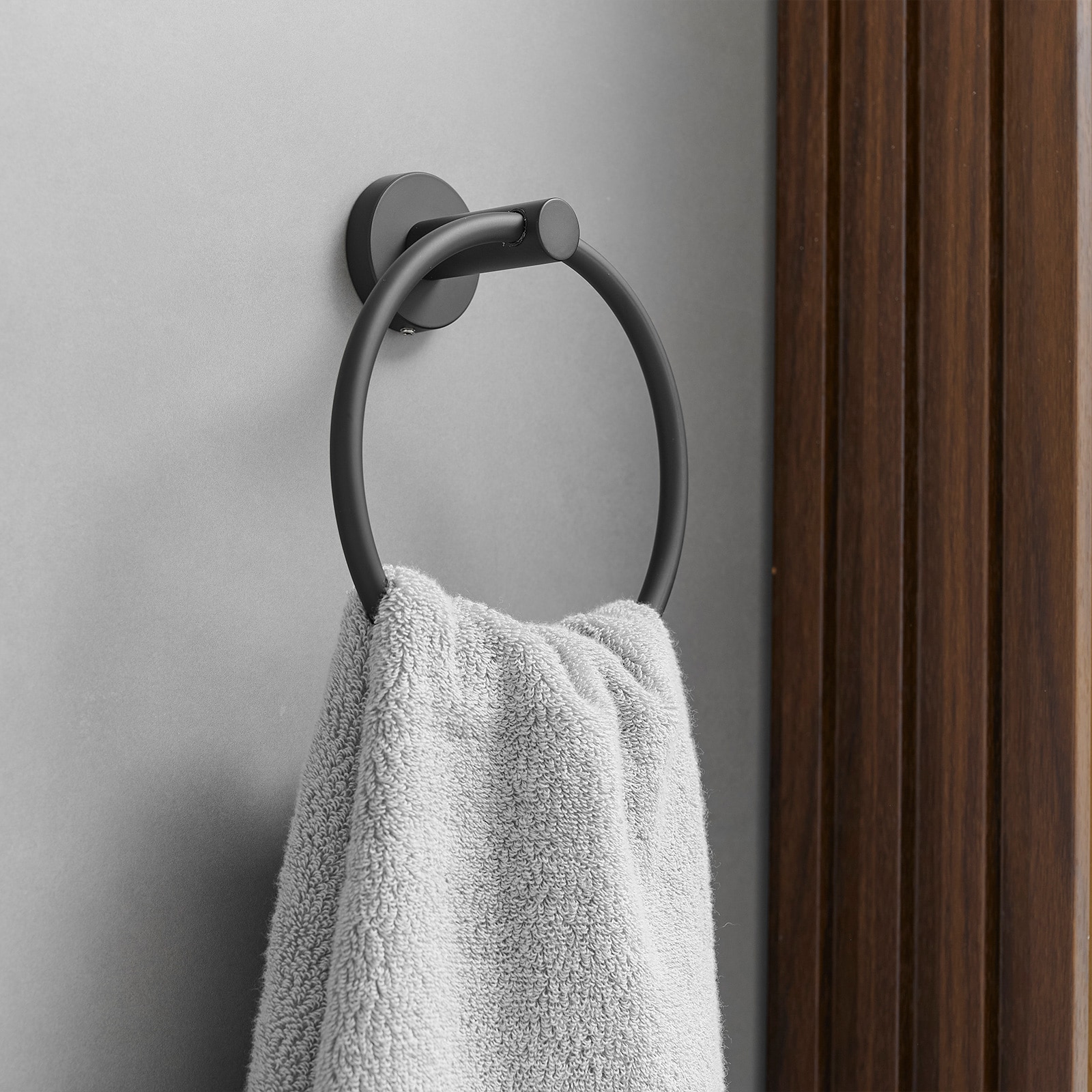 Set de accesorios para baño decorativos en negro mate de 6 piezas - Barra para toallas, porta papel higiénico, argolla para toalla, gancho para batas incluidos A-91020-6-B