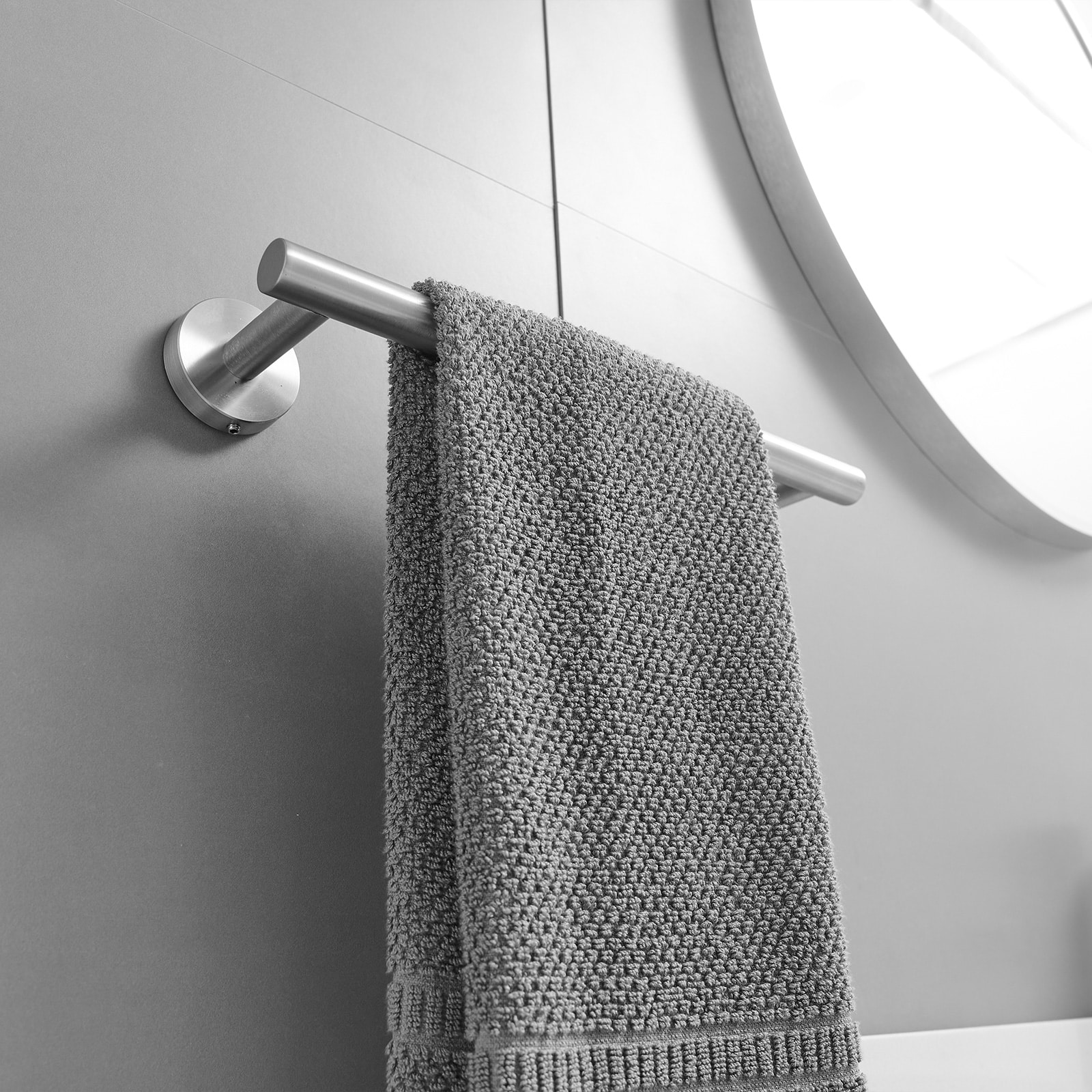 Juego de accesorios de baño decorativos de níquel cepillado de 3 piezas para baño - Incluye barra de toallas, porta papel higiénico y gancho para batas A-91062-N-3