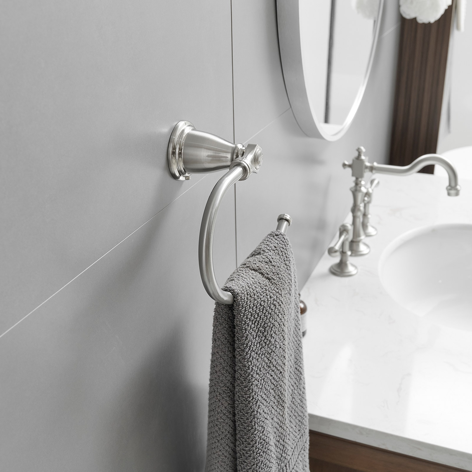 Juego de Accesorios Decorativos para Baño de Níquel Cepillado de 4 Piezas - Barra de Toallas, Portarrollos de Papel Higiénico, Gancho para Batas incluido A-91066-N