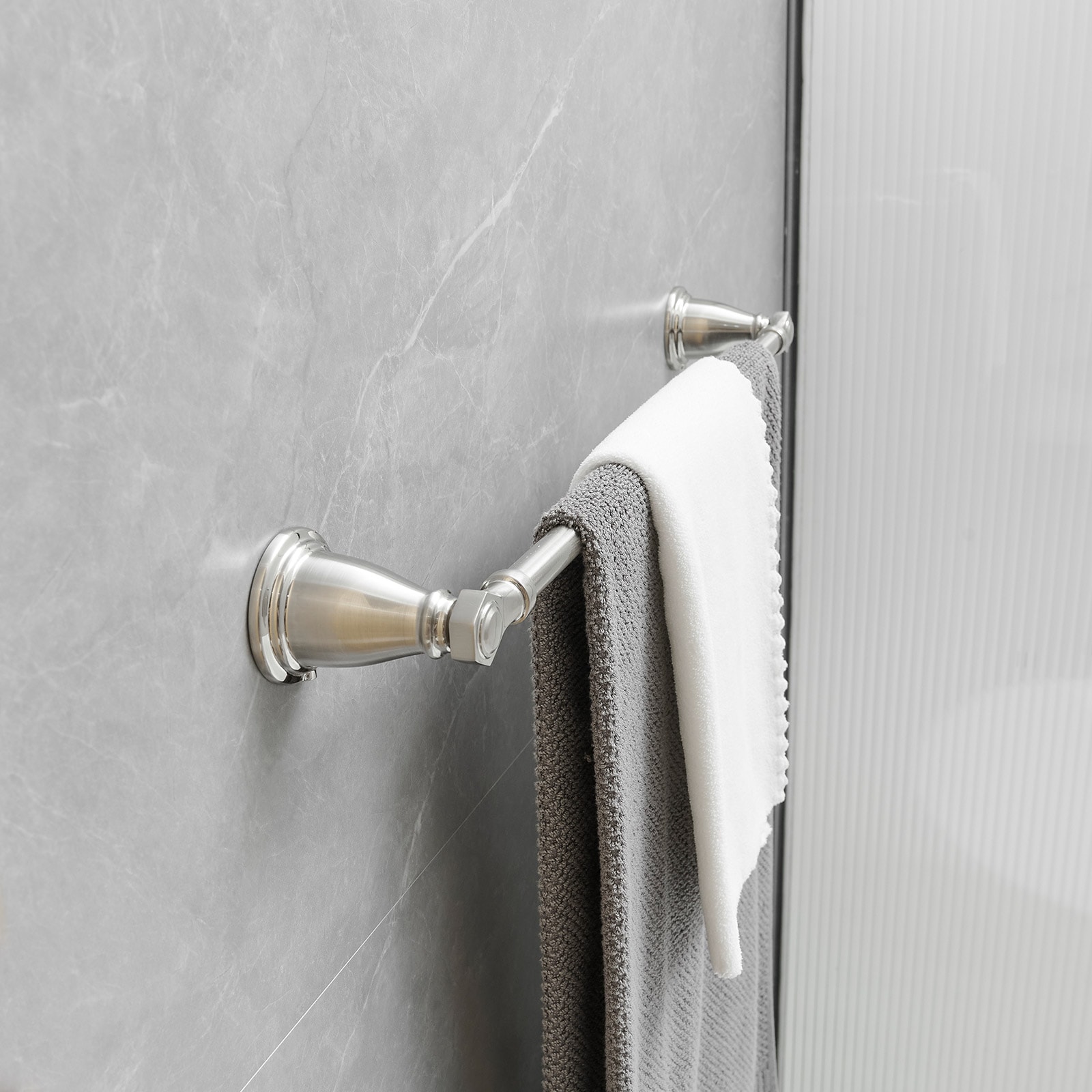 Juego de Accesorios Decorativos para Baño de Níquel Cepillado de 4 Piezas - Barra de Toallas, Portarrollos de Papel Higiénico, Gancho para Batas incluido A-91066-N