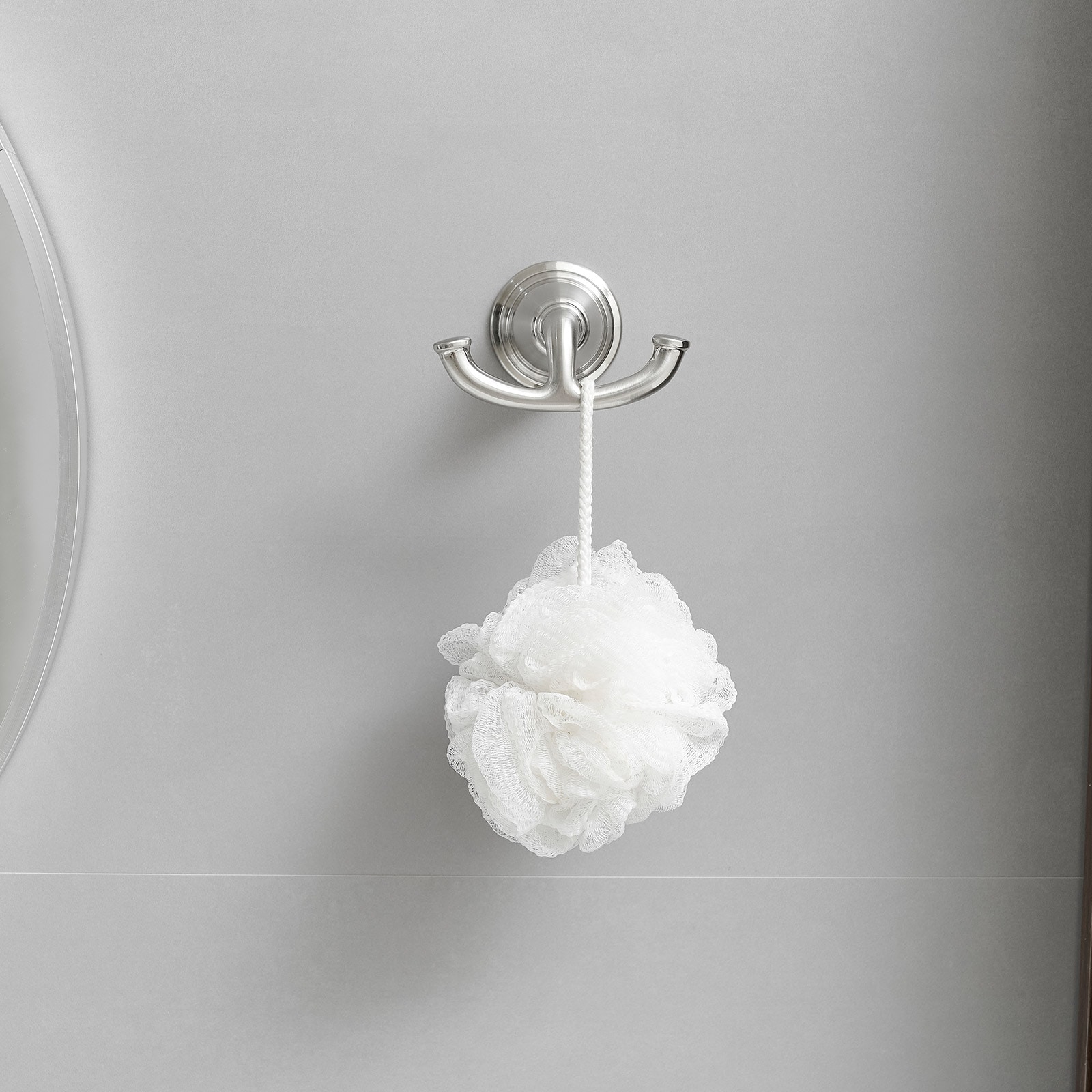 Juego de Accesorios Decorativos para Baño de Níquel Cepillado de 4 Piezas - Barra de Toallas, Portarrollos de Papel Higiénico, Gancho para Batas incluido A-91066-N