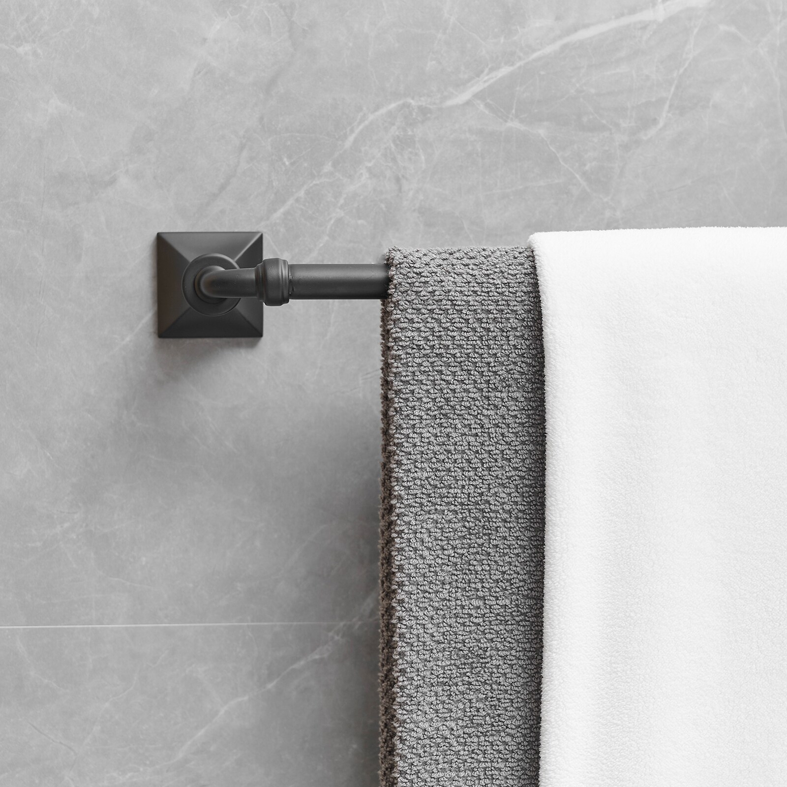 Juego de accesorios de baño decorativos en negro mate de 4 piezas, incluye barra de toalla, porta rollo de papel y gancho para batas. A-91068-B.
