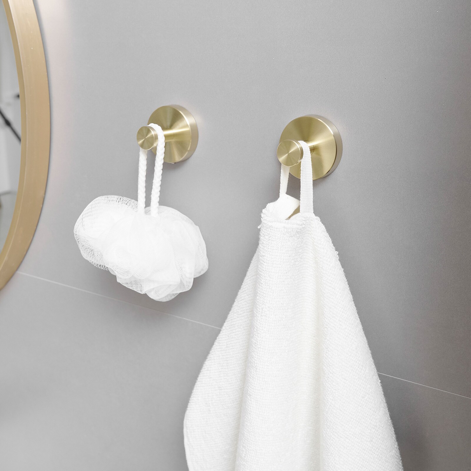 Juego de Herrajes para Baño Decorativo en Acabado Dorado Cepillado de 3 Piezas con Argolla para Toallas y Gancho para Batas incluidos A-91063-BG