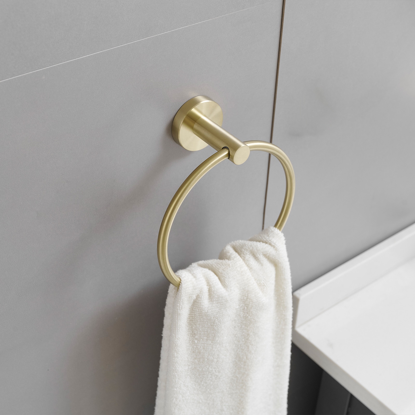 Juego de Herrajes para Baño Decorativo en Acabado Dorado Cepillado de 3 Piezas con Argolla para Toallas y Gancho para Batas incluidos A-91063-BG