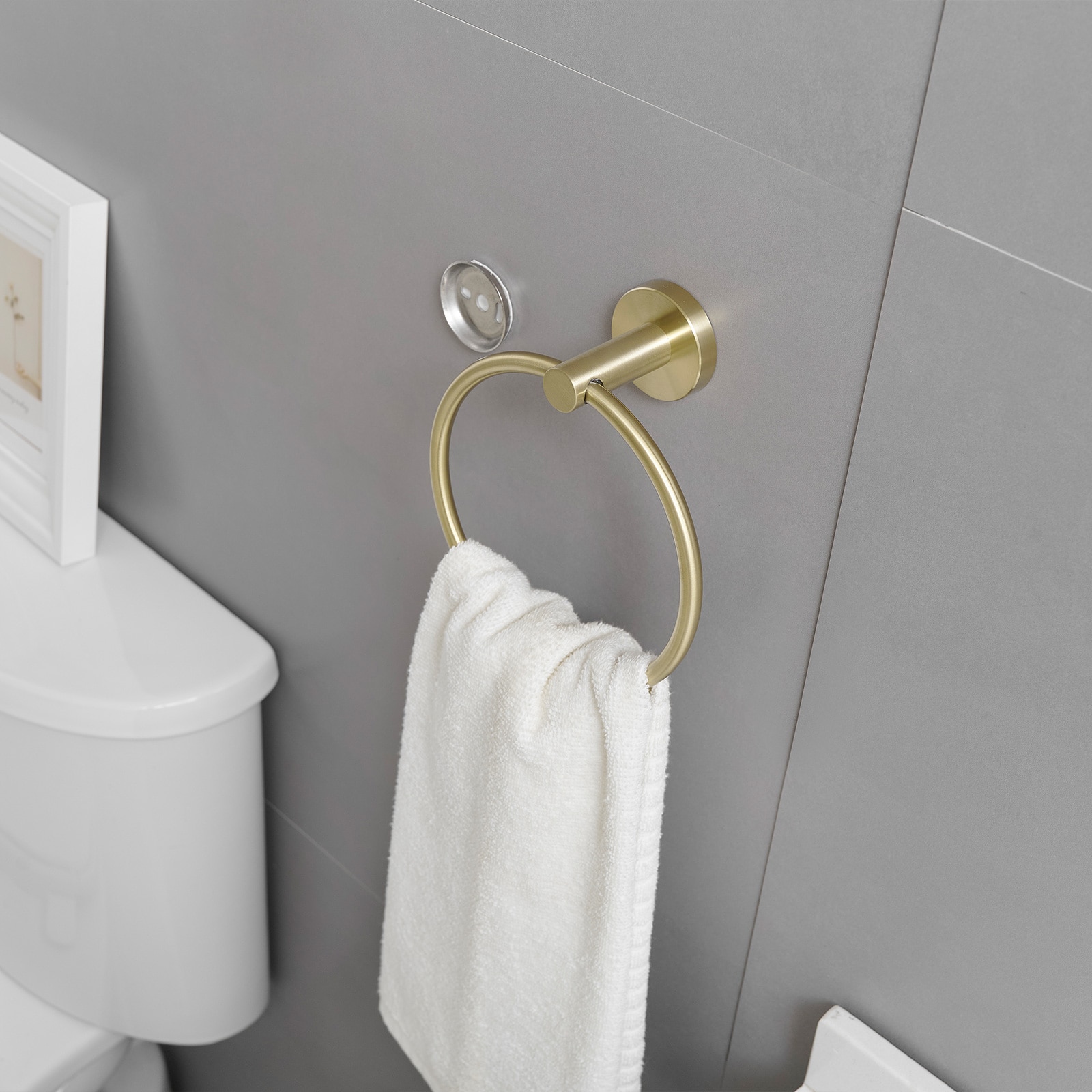 Juego de Herrajes para Baño Decorativo en Acabado Dorado Cepillado de 3 Piezas con Argolla para Toallas y Gancho para Batas incluidos A-91063-BG