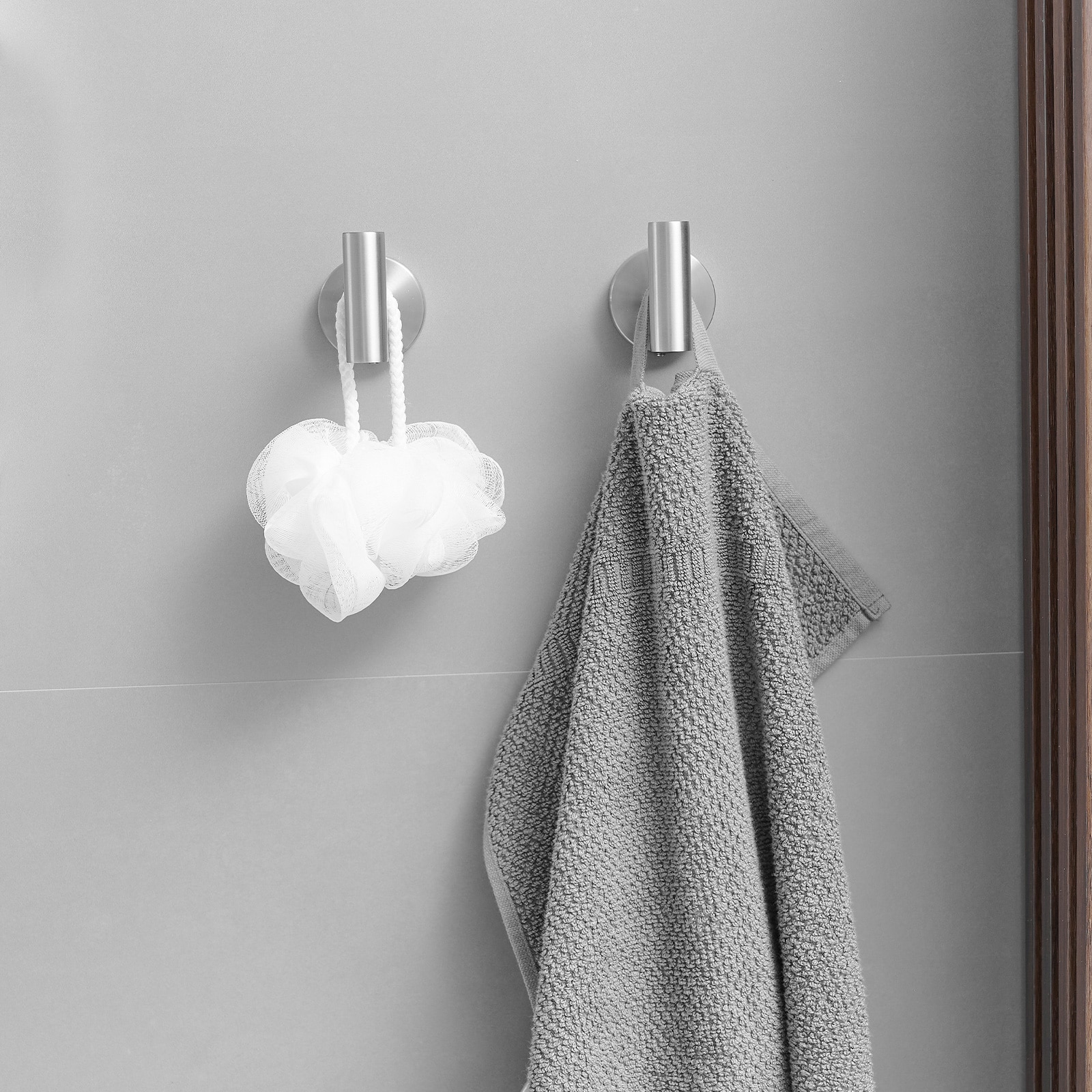 Juego de Accesorios de Baño Decorativos de Níquel Cepillado de 4 Piezas Incluye Portarrollos de Papel Higiénico, Toallero, y Gancho para Bata