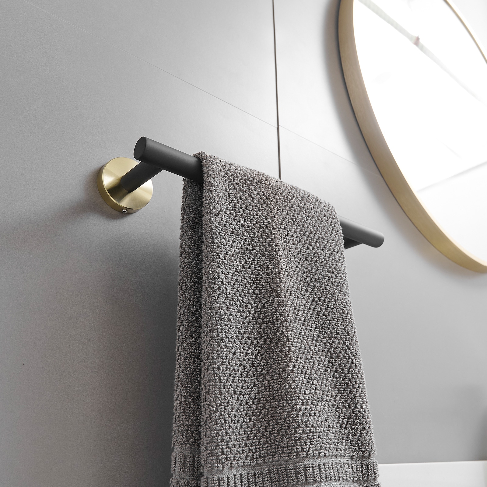 Juego de Accesorios de Baño Decorativos Negro y Dorado de 3 Piezas - Barra de Toallas, Porta Papel Higiénico y Gancho para Batas Incluidos A-91062-GBK-3