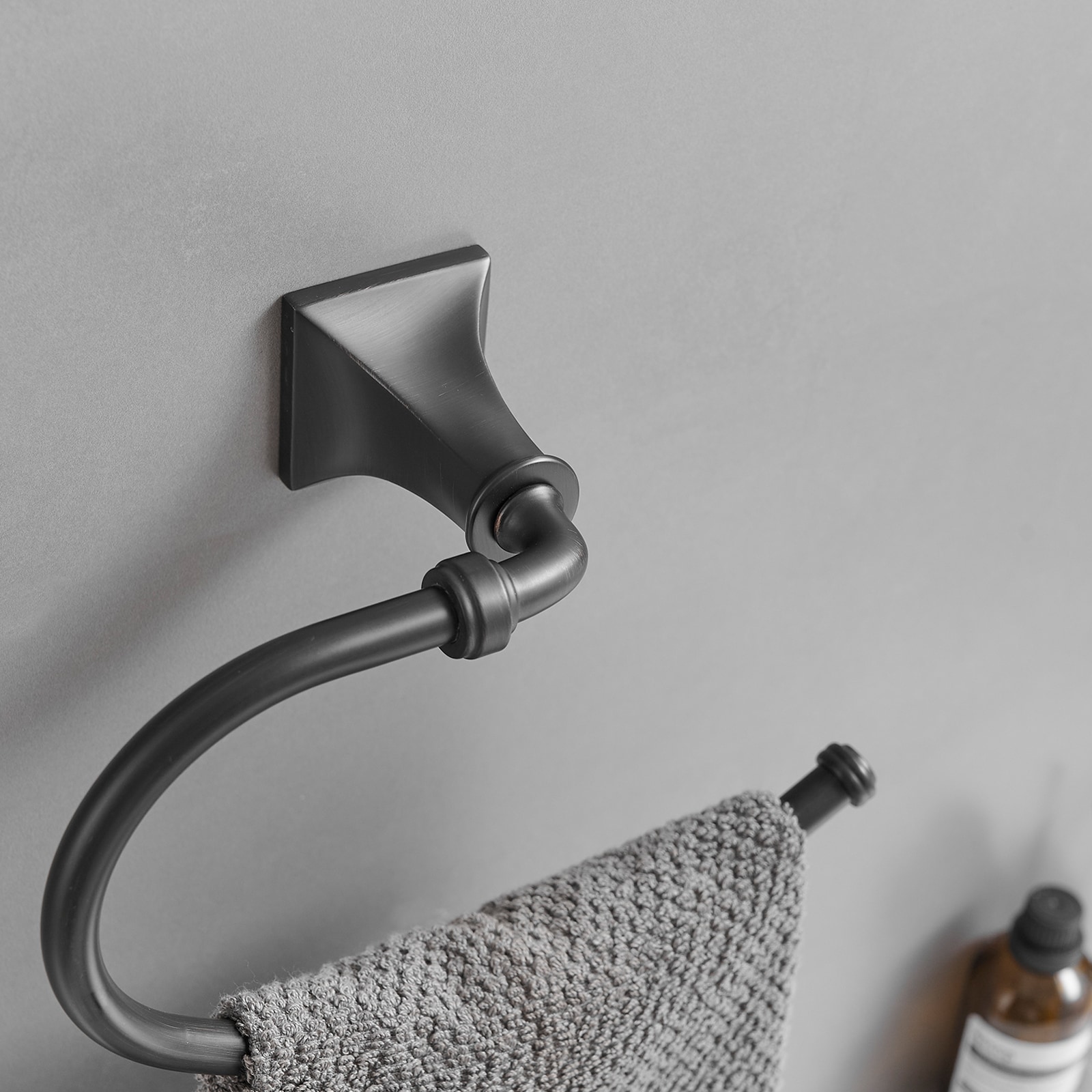 Juego de Accesorios para Baño en Bronce Frotado con Aceite de 4 Piezas - Barra de Toallas, Porta Papel Higiénico, Gancho para Batas incluido A-91068-ORB