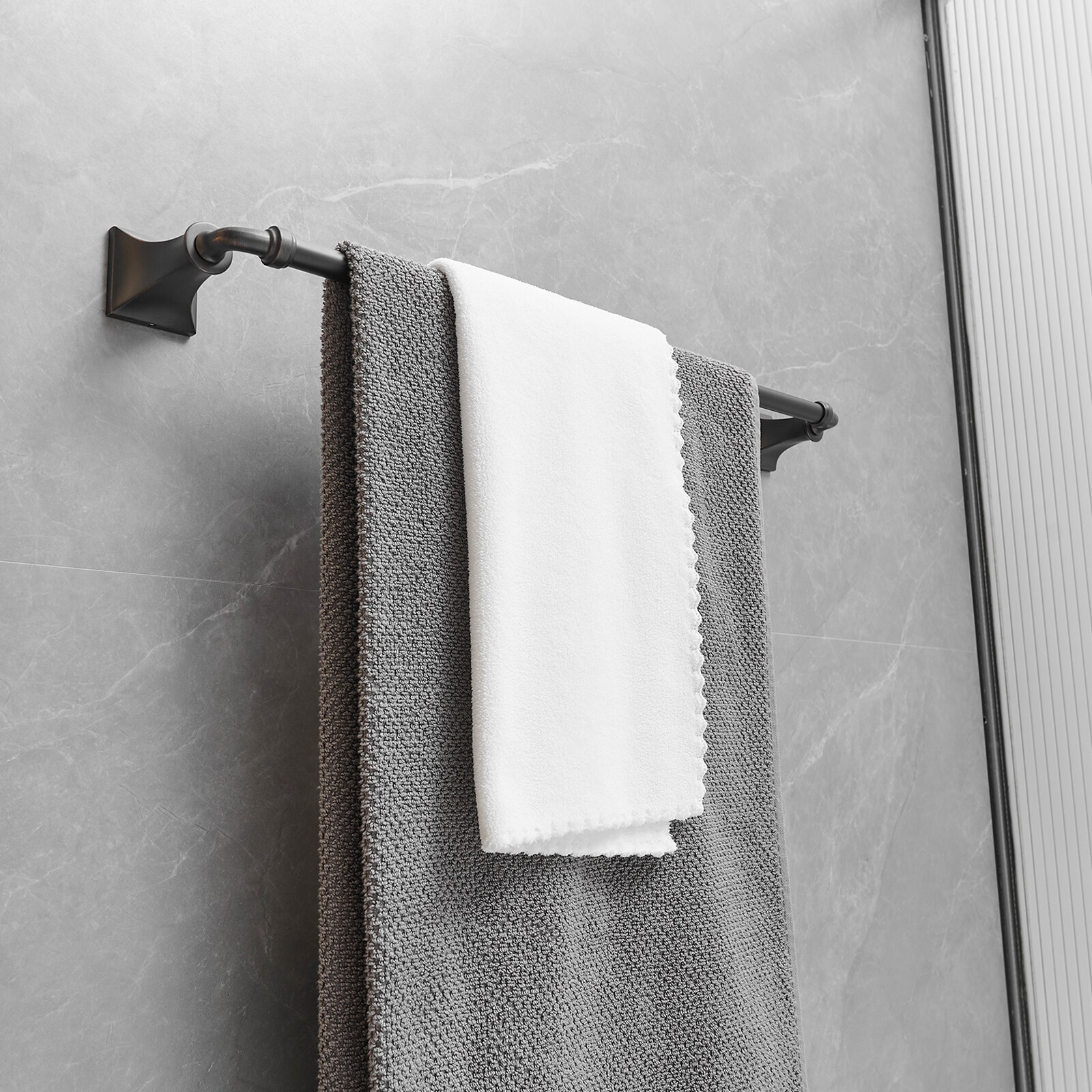 Juego de Accesorios para Baño en Bronce Frotado con Aceite de 4 Piezas - Barra de Toallas, Porta Papel Higiénico, Gancho para Batas incluido A-91068-ORB