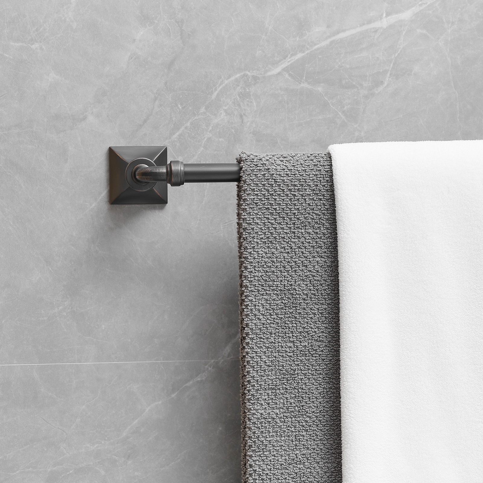 Juego de Accesorios para Baño en Bronce Frotado con Aceite de 4 Piezas - Barra de Toallas, Porta Papel Higiénico, Gancho para Batas incluido A-91068-ORB